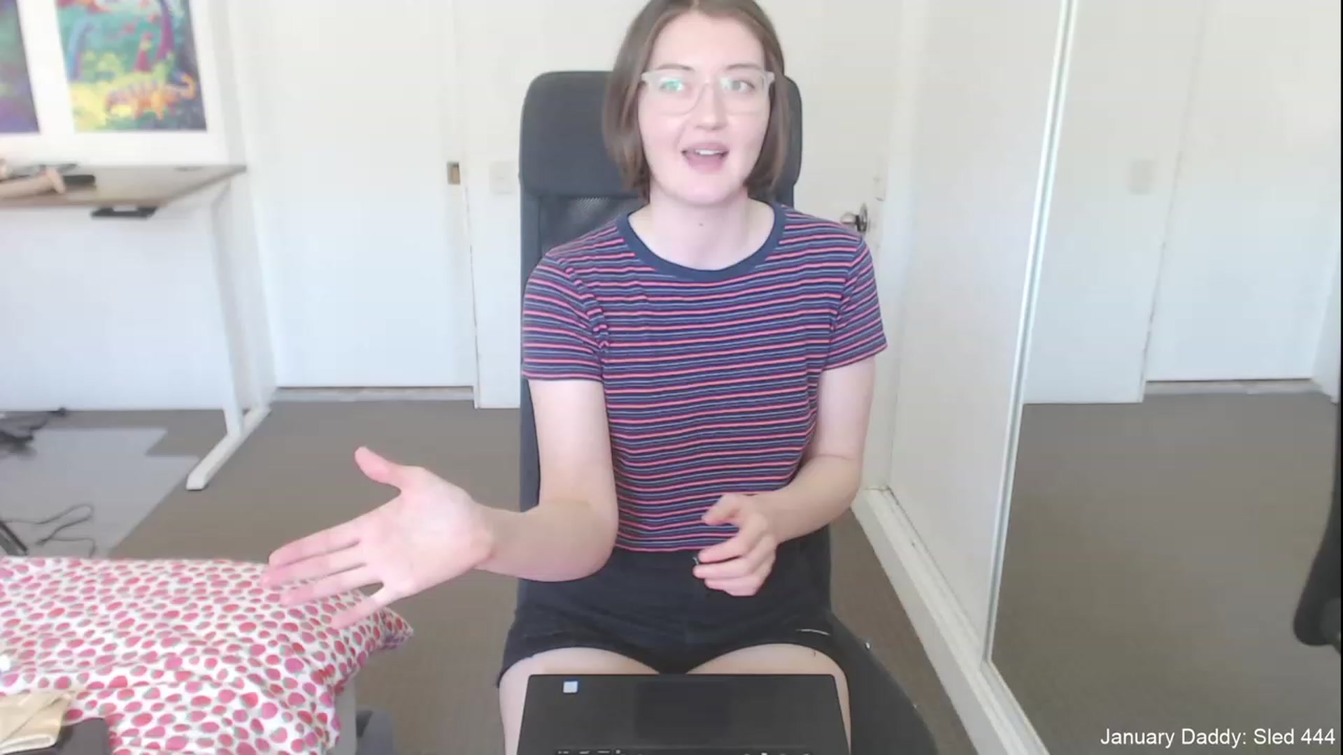Gallery image thumbnail from FreyFrey_'s myfreecams stream on, 01/04/2023, 02:35 image 10 of 20