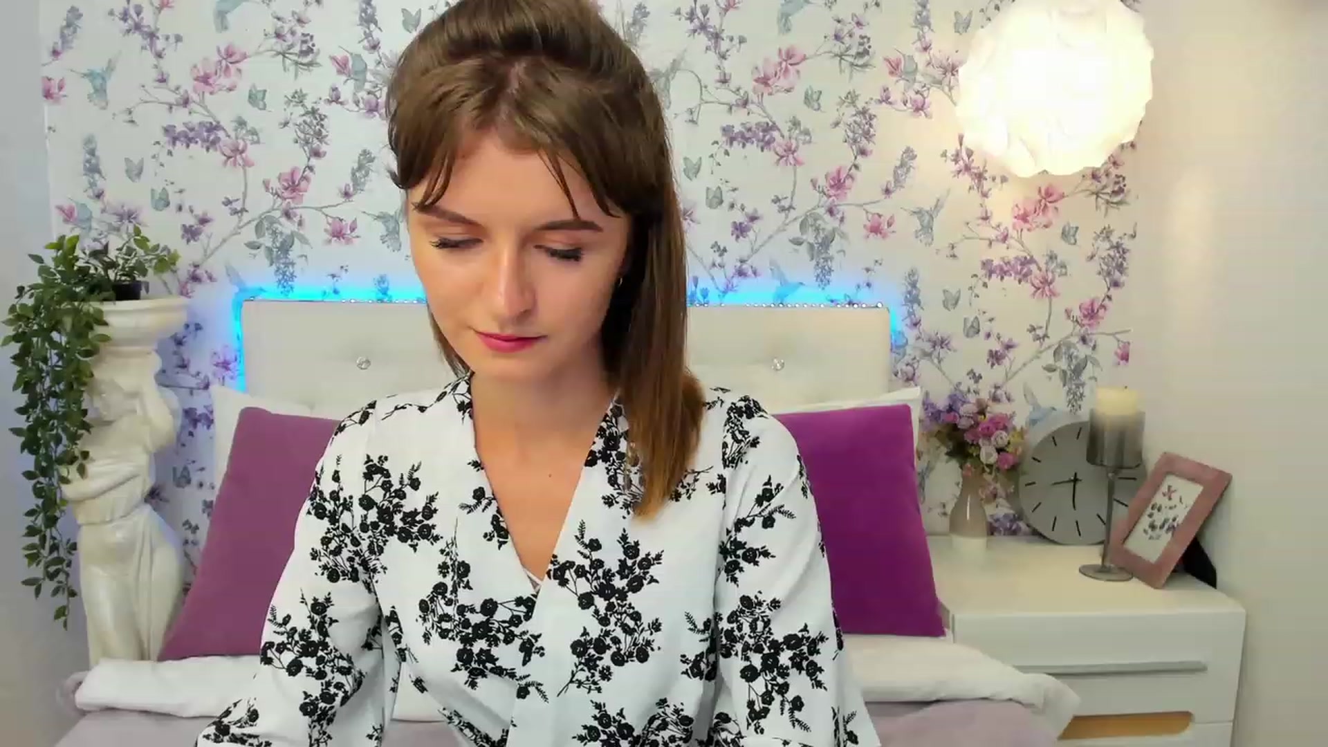 Gallery image thumbnail from FreyaSwann's myfreecams stream on, 08/15/2023, 18:02 image 13 of 20