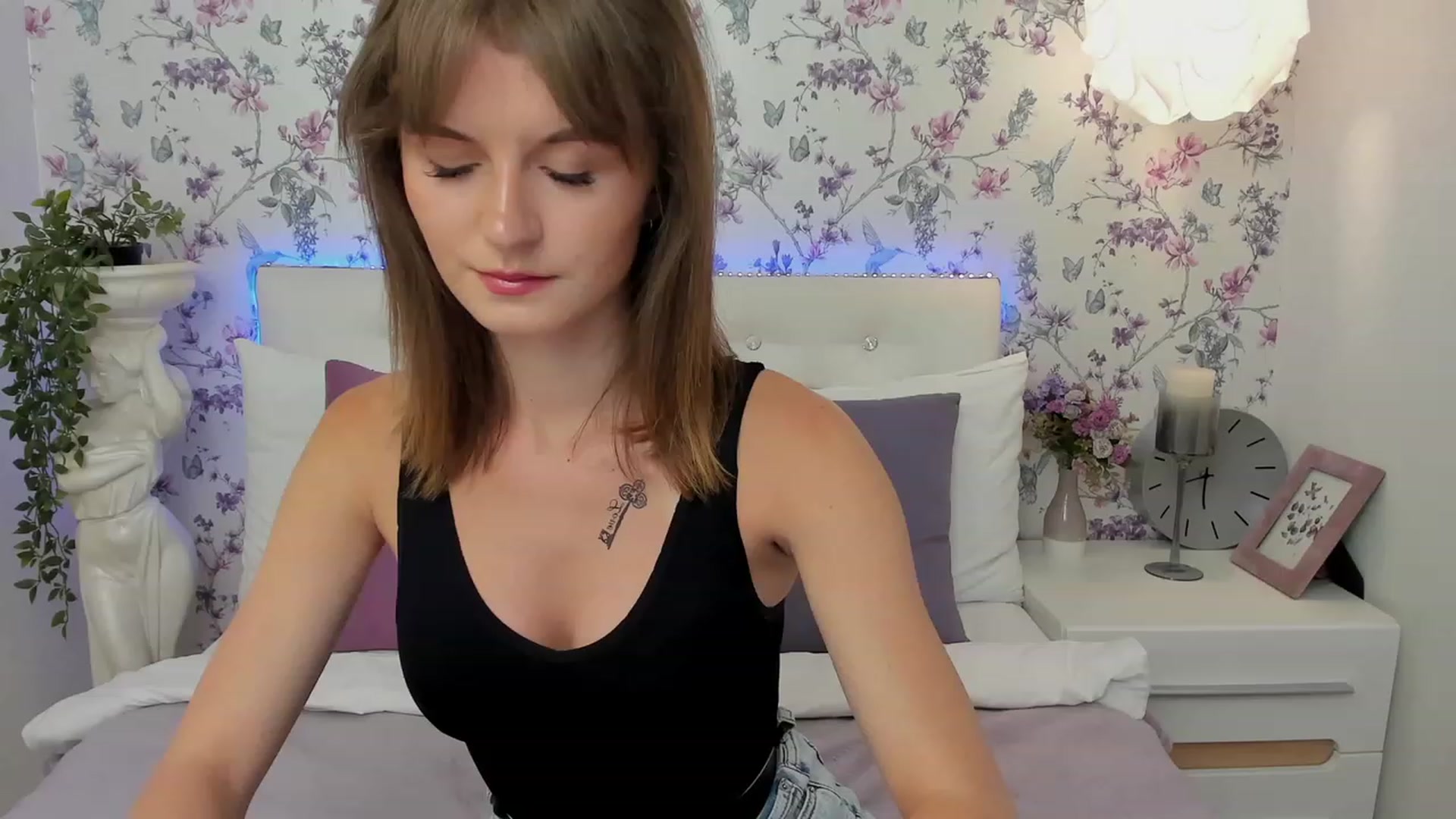 Gallery image thumbnail from FreyaSwann's myfreecams stream on, 08/16/2023, 17:32 image 18 of 20