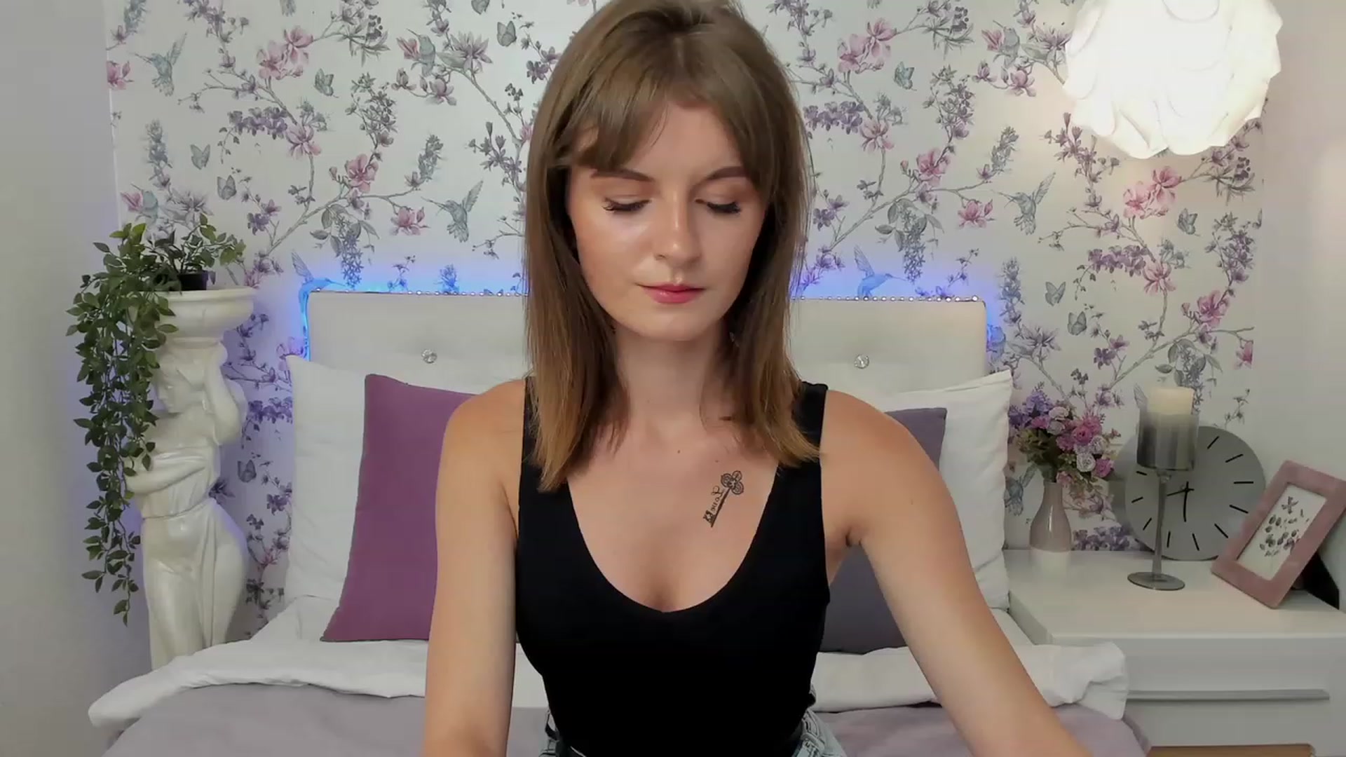 Gallery image thumbnail from FreyaSwann's myfreecams stream on, 08/16/2023, 18:23 image 6 of 20