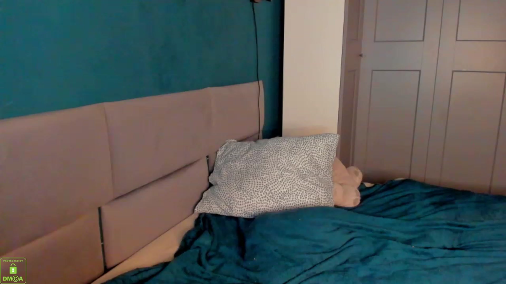 Gallery image thumbnail from Freya_love3's myfreecams stream on, 04/03/2023, 20:13 image 14 of 20