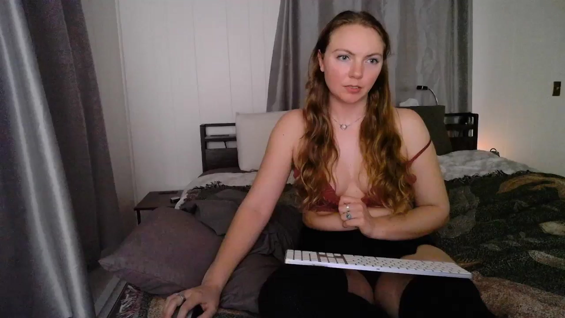 Gallery image thumbnail from Freyafux's myfreecams stream on, 04/03/2026, 03:04 image 1 of 20