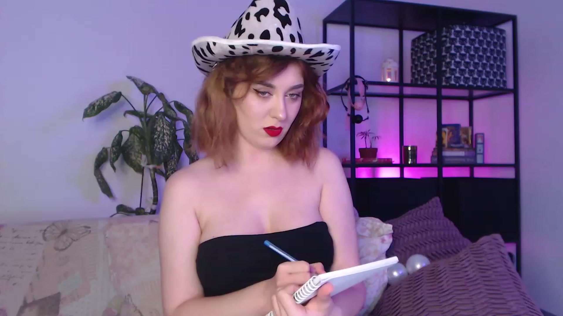 Gallery image thumbnail from Freyarillo's myfreecams stream on, 09/01/2023, 19:41 image 13 of 20