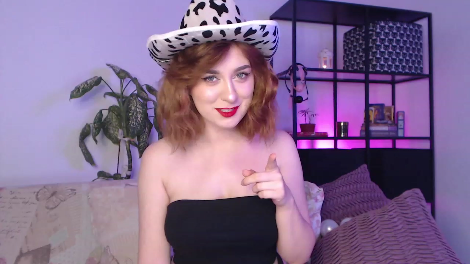 Gallery image thumbnail from Freyarillo's myfreecams stream on, 09/01/2023, 19:41 image 1 of 20