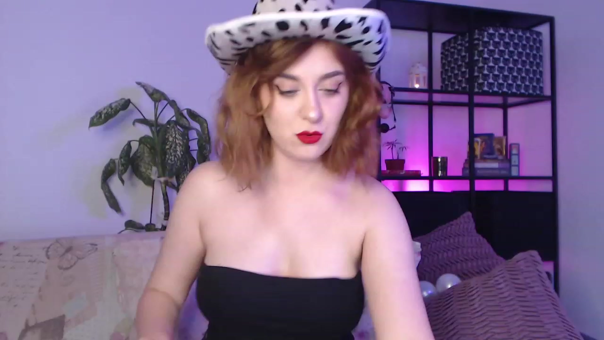 Gallery image thumbnail from Freyarillo's myfreecams stream on, 09/01/2023, 19:41 image 10 of 20