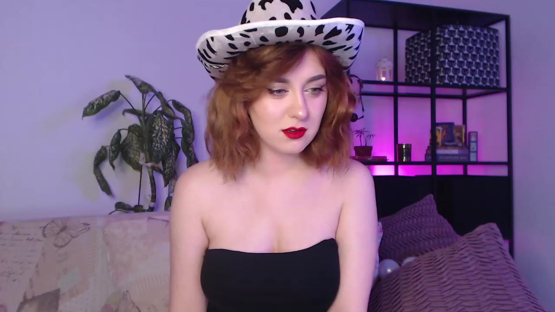 Gallery image thumbnail from Freyarillo's myfreecams stream on, 09/01/2023, 19:41 image 2 of 20