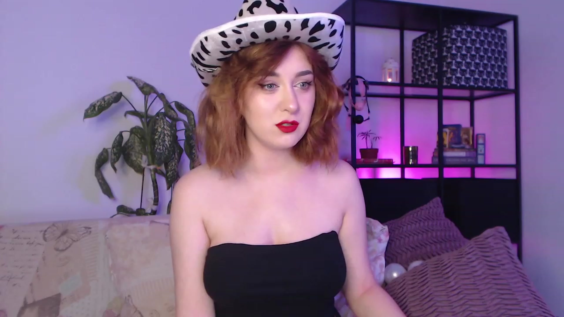 Gallery image thumbnail from Freyarillo's myfreecams stream on, 09/01/2023, 19:41 image 5 of 20
