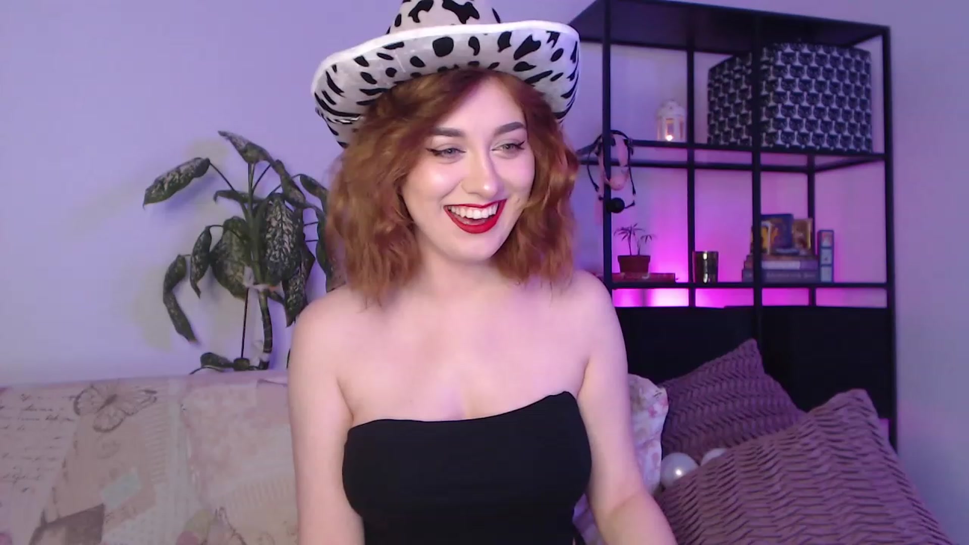 Gallery image thumbnail from Freyarillo's myfreecams stream on, 09/01/2023, 19:41 image 3 of 20