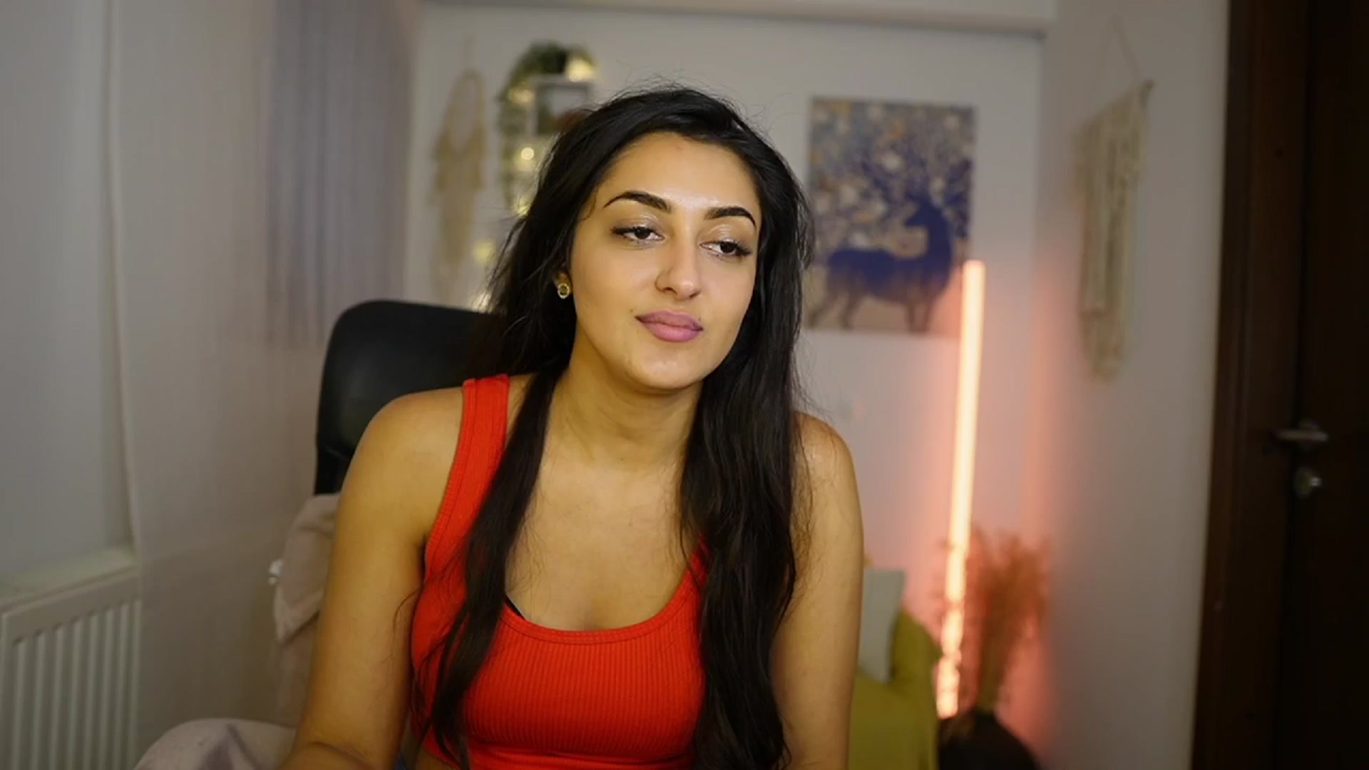 Gallery image thumbnail from Frida_Sante18's myfreecams stream on, 06/01/2024, 17:45 image 18 of 20