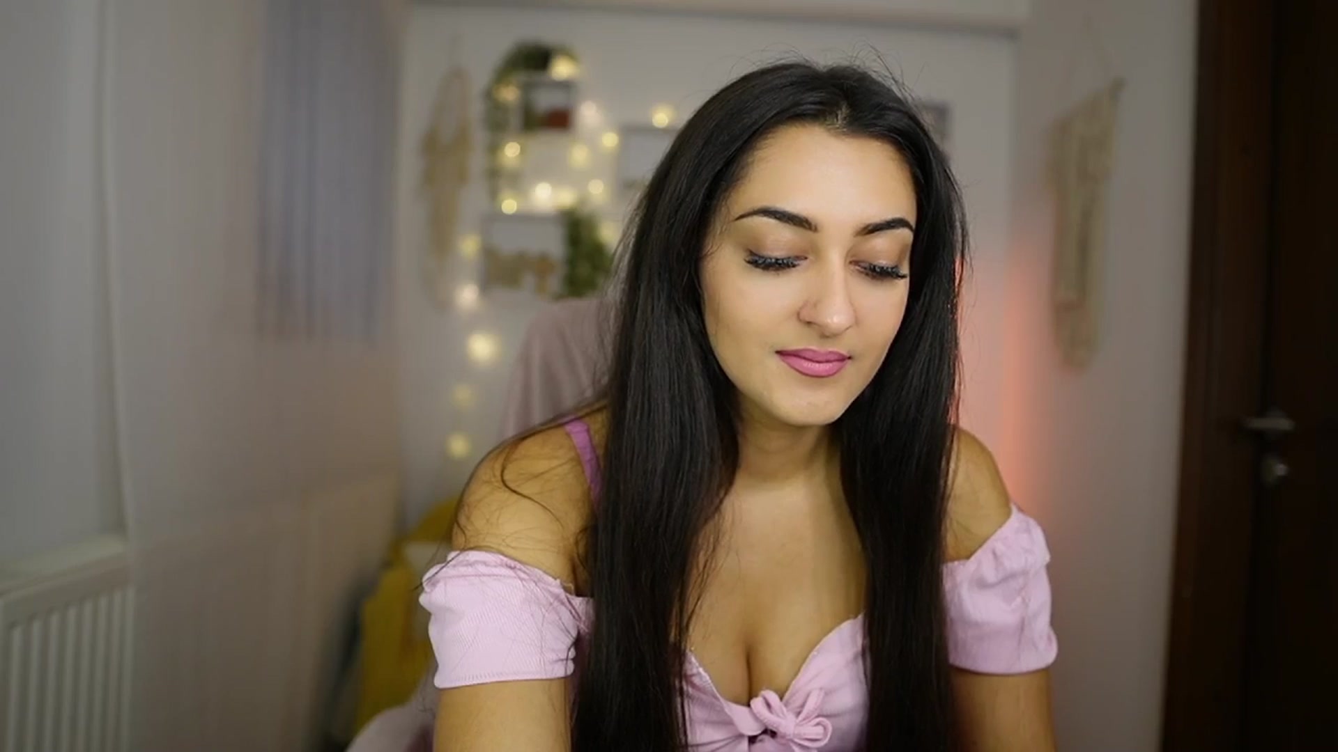 Gallery image thumbnail from Frida_Sante18's myfreecams stream on, 06/02/2024, 13:14 image 2 of 20