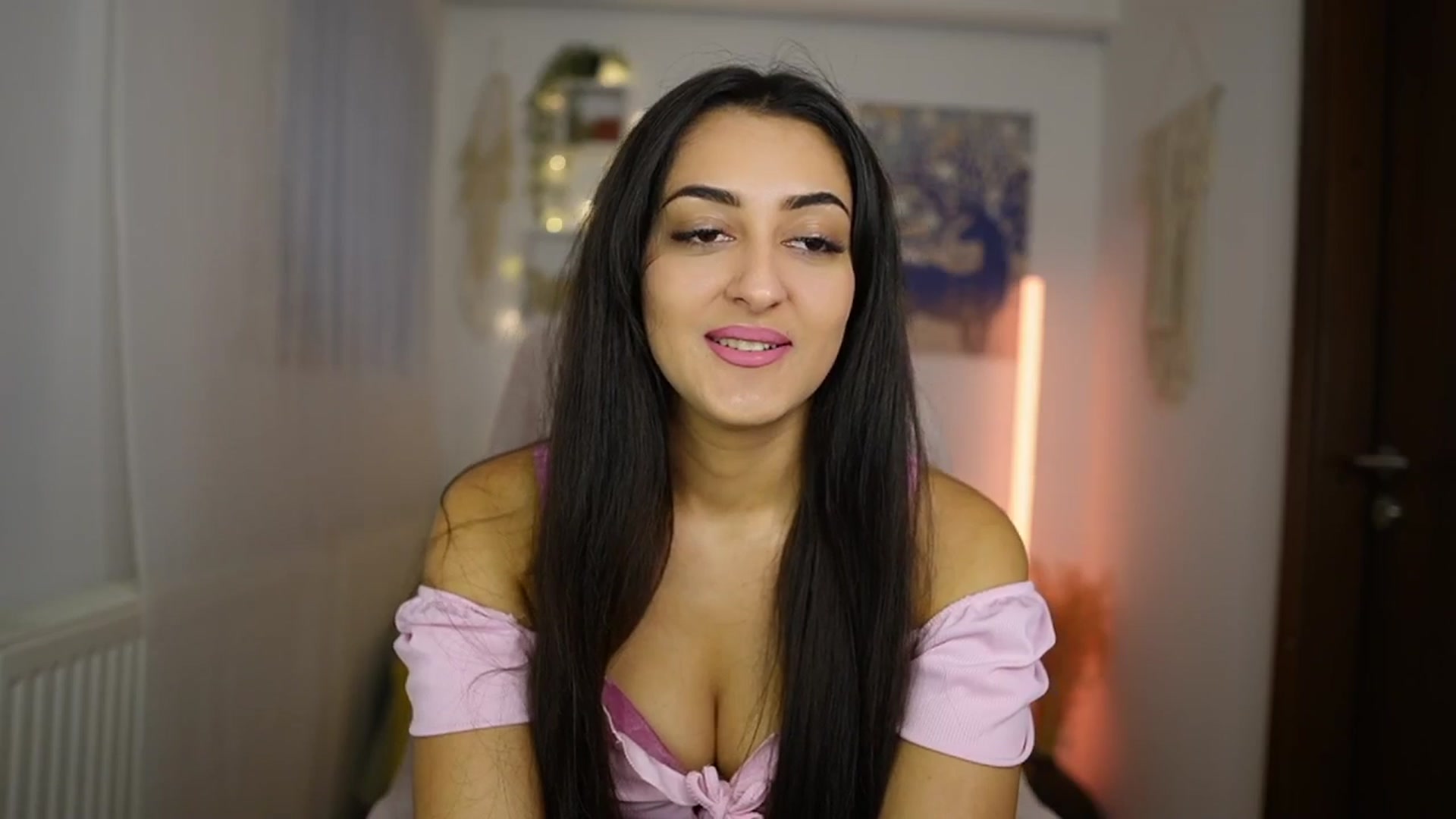 Gallery image thumbnail from Frida_Sante18's myfreecams stream on, 06/02/2024, 13:14 image 5 of 20