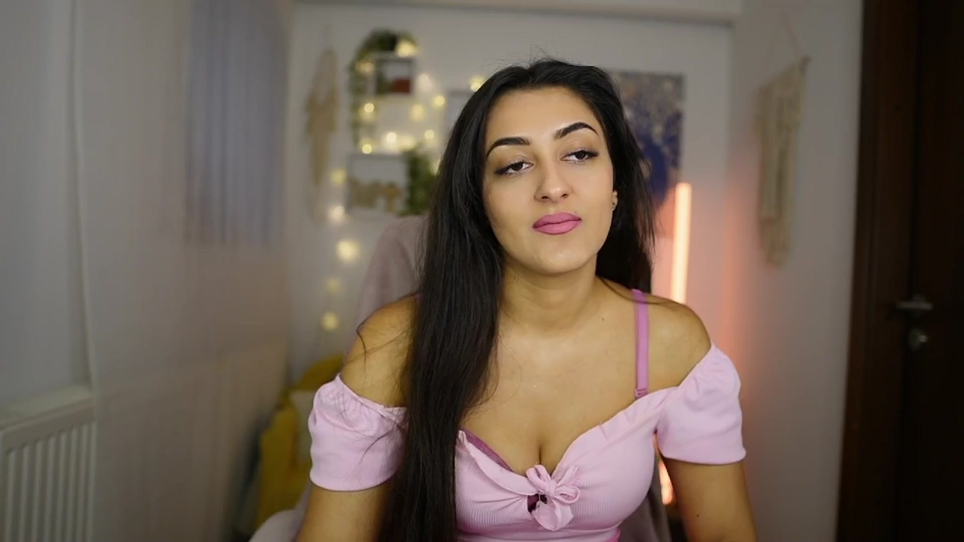 Gallery image thumbnail from Frida_Sante18's myfreecams stream on, 06/02/2024, 13:14 image 7 of 20