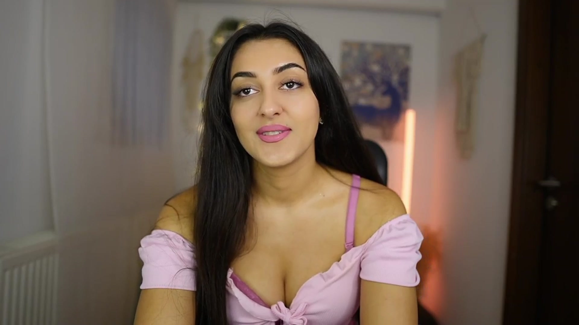Gallery image thumbnail from Frida_Sante18's myfreecams stream on, 06/02/2024, 13:14 image 6 of 20