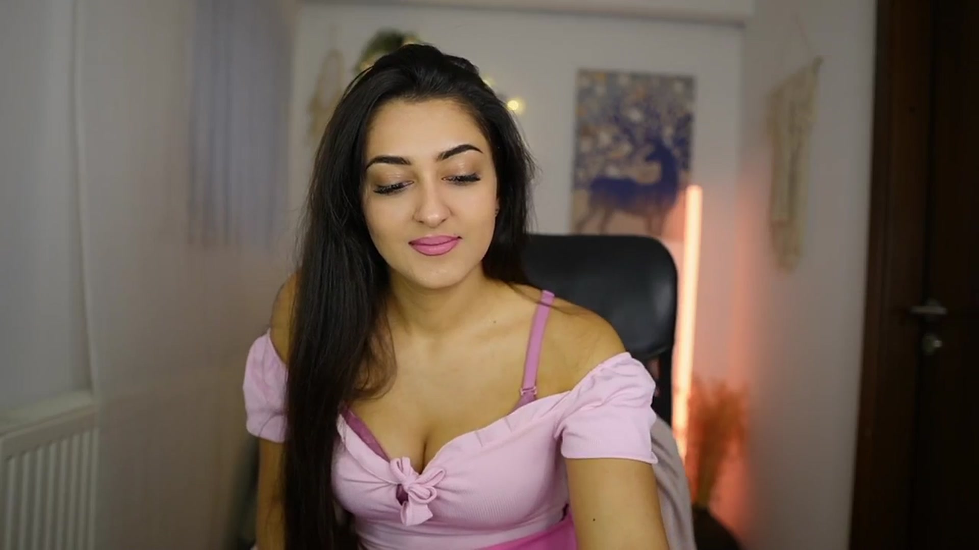 Gallery image thumbnail from Frida_Sante18's myfreecams stream on, 06/02/2024, 13:14 image 8 of 20