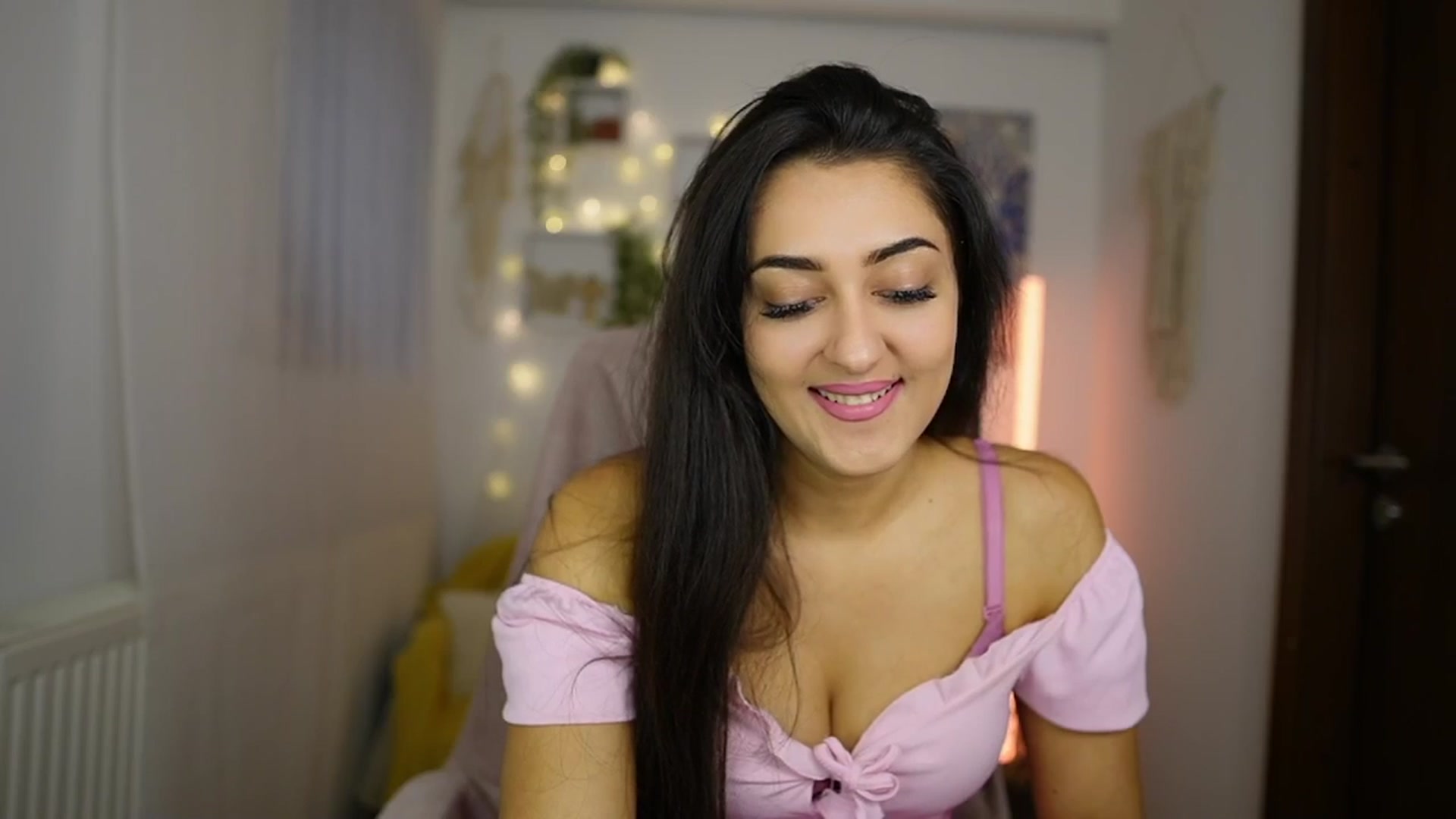 Gallery image thumbnail from Frida_Sante18's myfreecams stream on, 06/02/2024, 13:14 image 10 of 20
