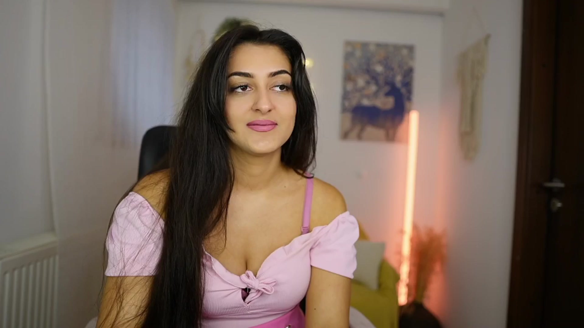 Gallery image thumbnail from Frida_Sante18's myfreecams stream on, 06/02/2024, 14:07 image 19 of 20
