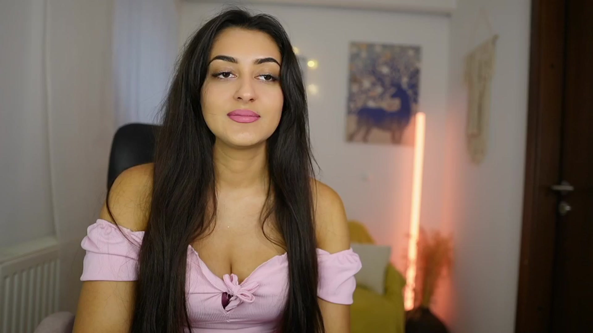 Gallery image thumbnail from Frida_Sante18's myfreecams stream on, 06/02/2024, 14:07 image 12 of 20