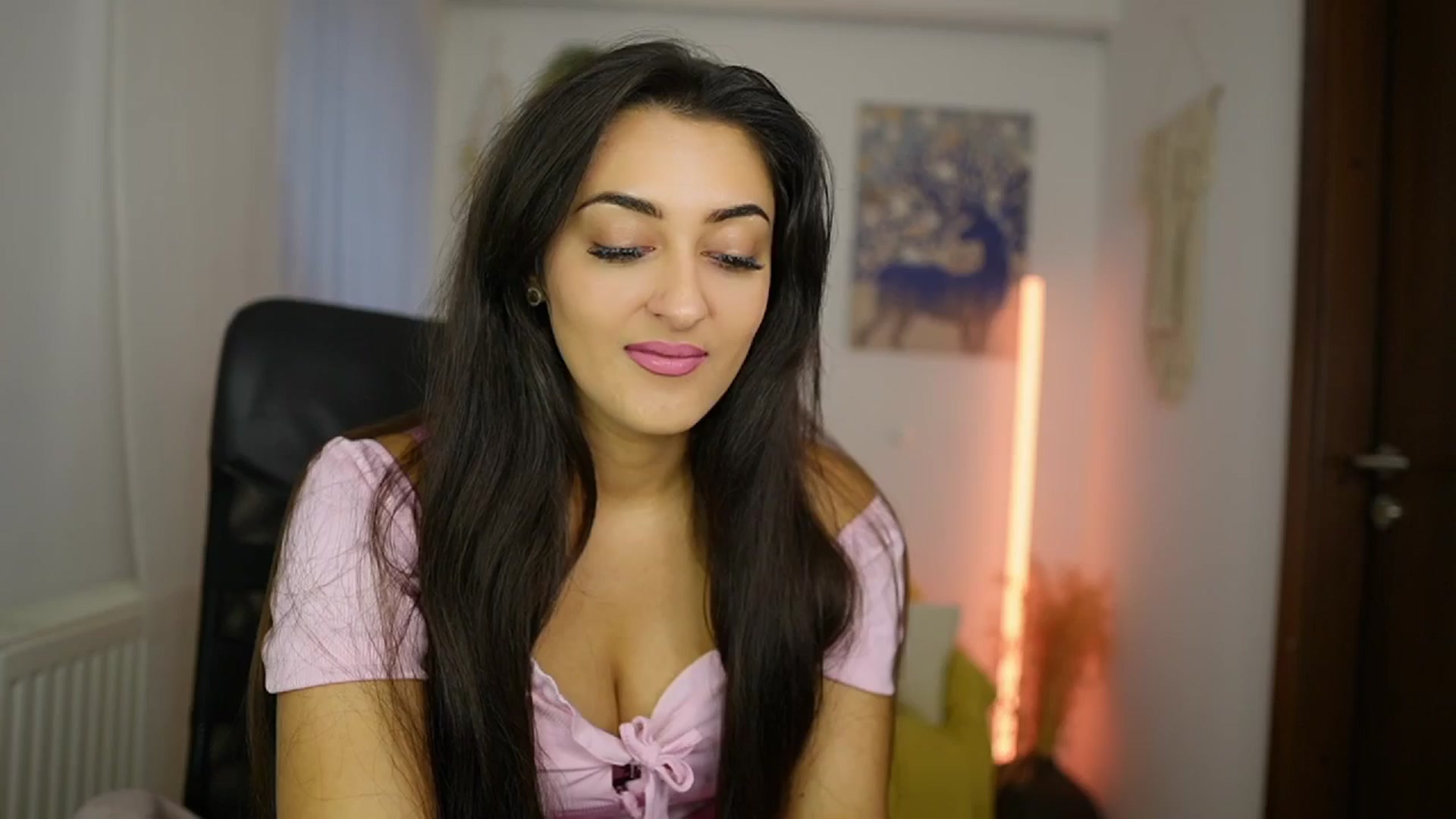 Gallery image thumbnail from Frida_Sante18's myfreecams stream on, 06/02/2024, 14:07 image 4 of 20