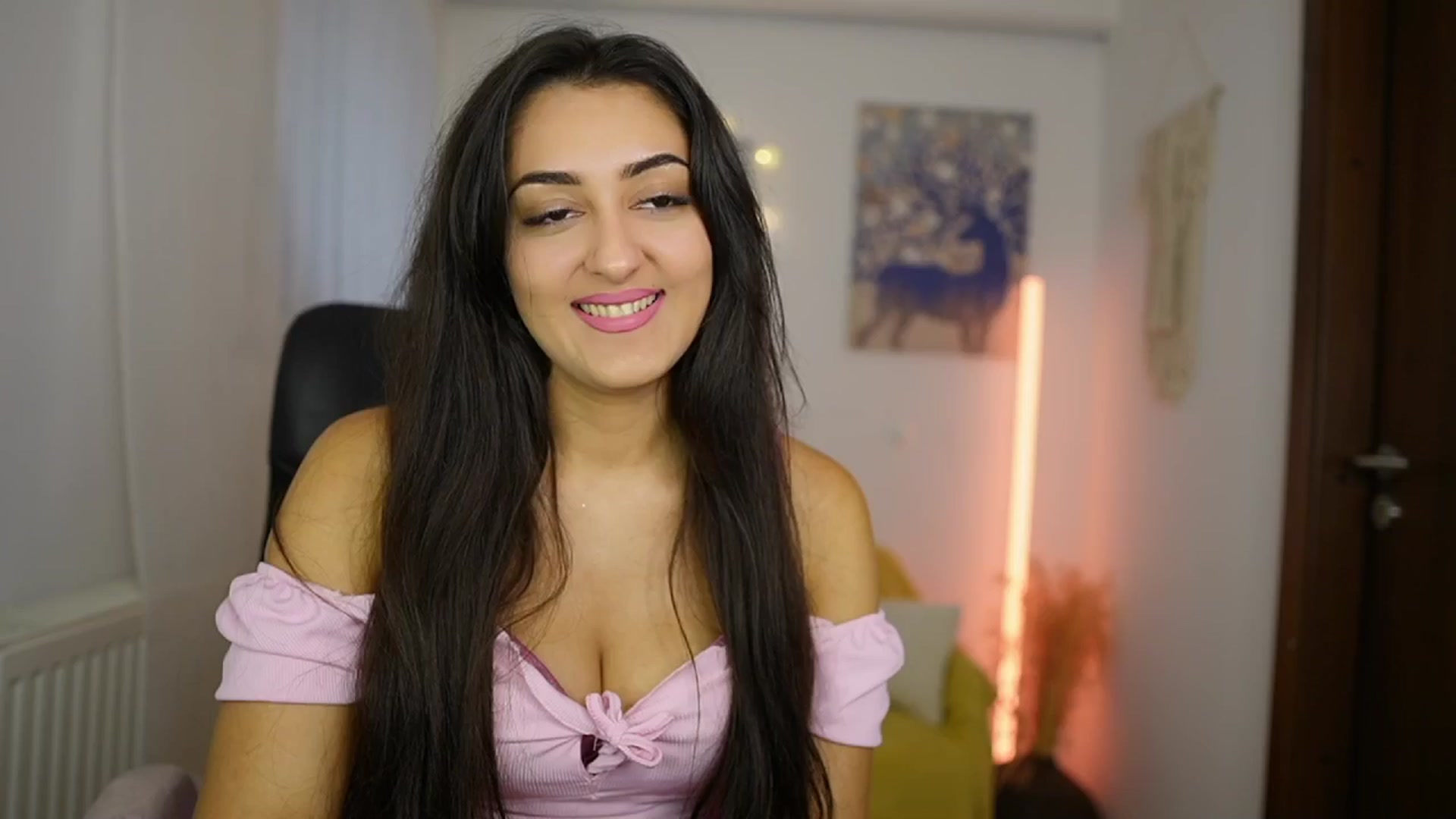 Gallery image thumbnail from Frida_Sante18's myfreecams stream on, 06/02/2024, 14:07 image 13 of 20