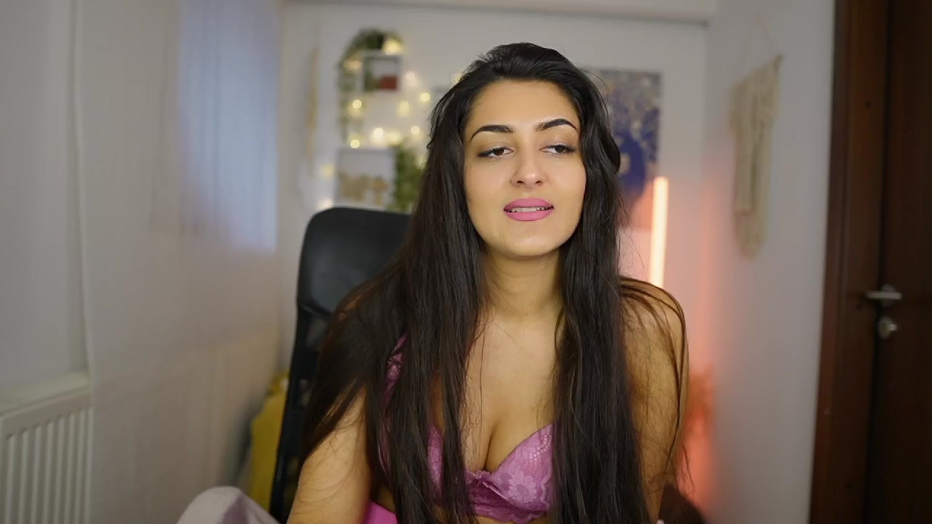 Gallery image thumbnail from Frida_Sante18's myfreecams stream on, 06/02/2024, 15:03 image 11 of 20