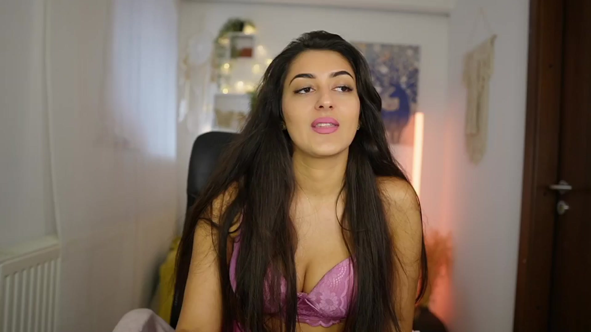 Gallery image thumbnail from Frida_Sante18's myfreecams stream on, 06/02/2024, 15:03 image 16 of 20
