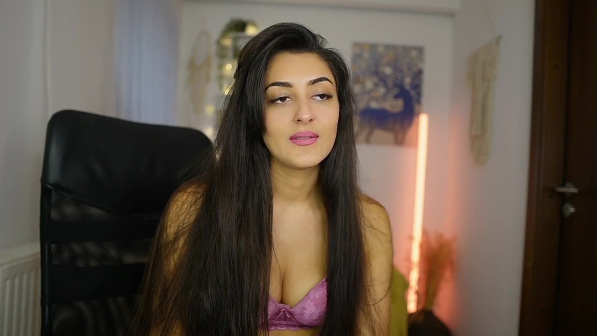 Gallery image thumbnail from Frida_Sante18's myfreecams stream on, 06/02/2024, 16:49 image 14 of 20