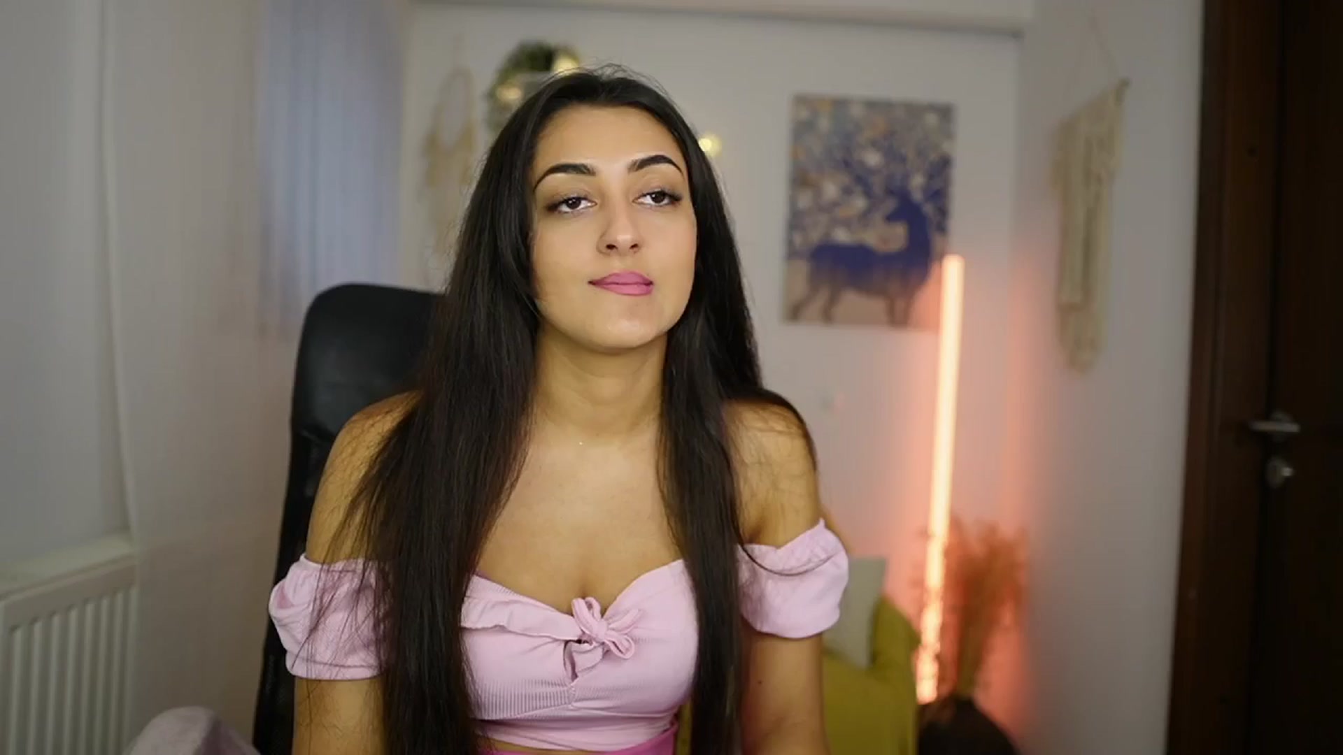 Gallery image thumbnail from Frida_Sante18's myfreecams stream on, 06/02/2024, 16:49 image 7 of 20