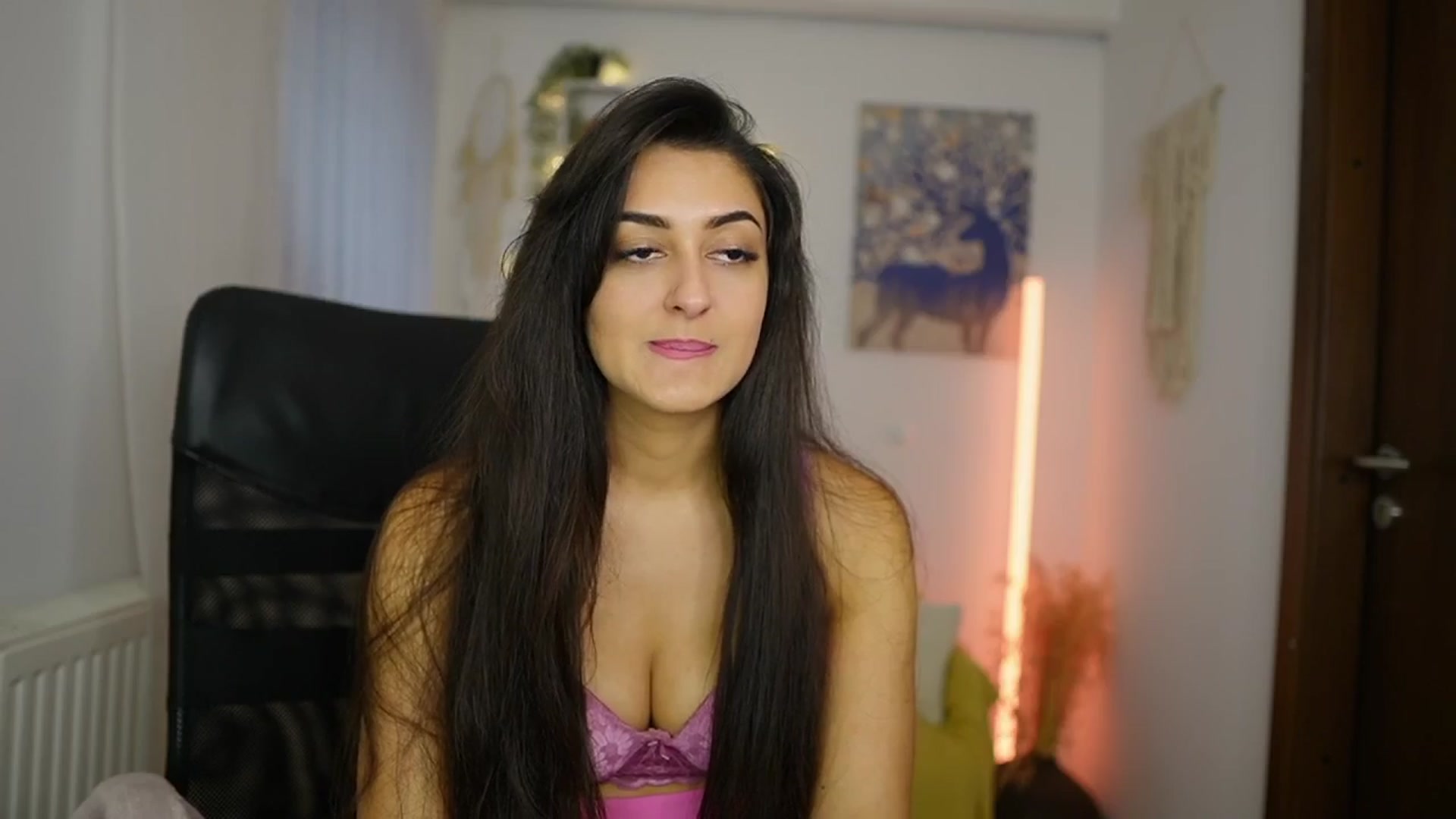 Gallery image thumbnail from Frida_Sante18's myfreecams stream on, 06/02/2024, 16:49 image 15 of 20