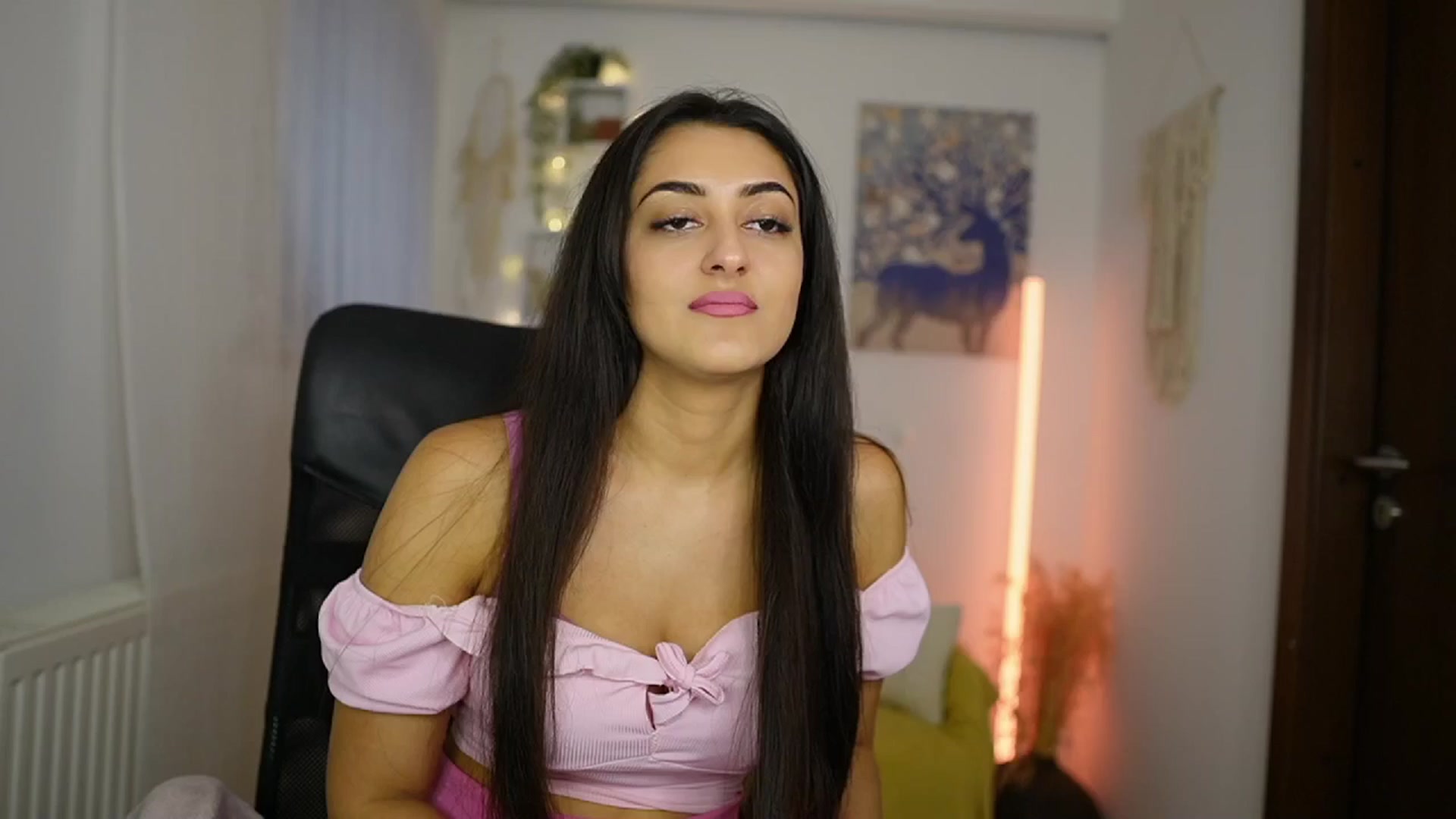 Gallery image thumbnail from Frida_Sante18's myfreecams stream on, 06/02/2024, 16:49 image 6 of 20