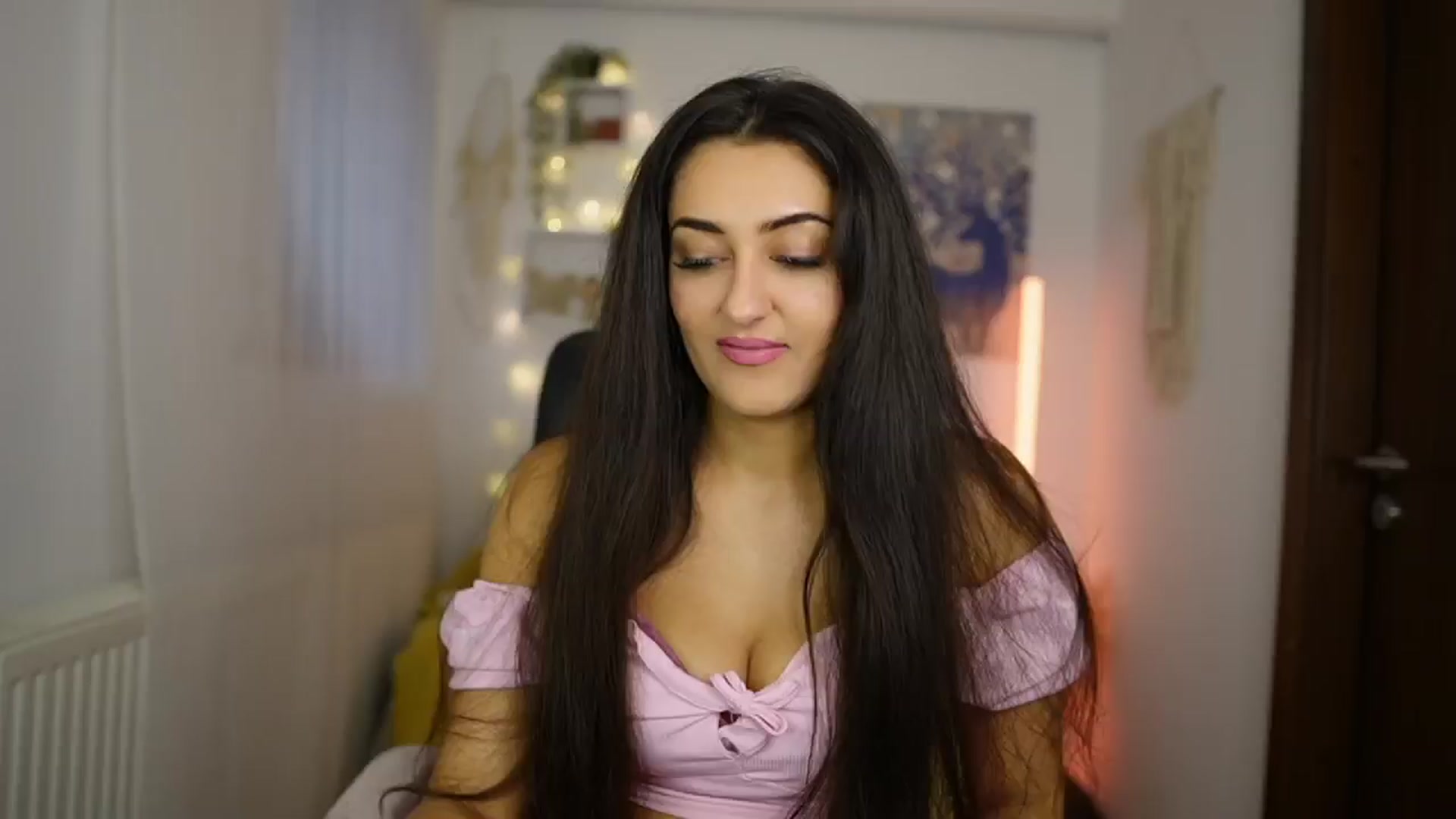 Gallery image thumbnail from Frida_Sante18's myfreecams stream on, 06/02/2024, 16:49 image 2 of 20