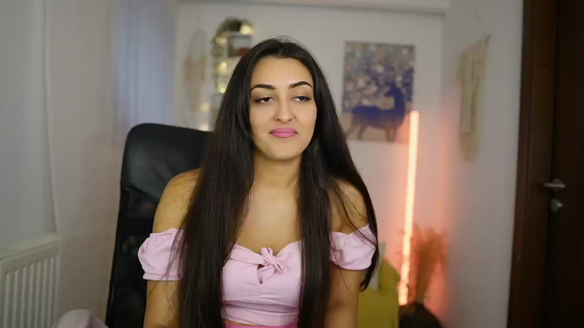 Gallery image thumbnail from Frida_Sante18's myfreecams stream on, 06/02/2024, 16:49 image 8 of 20