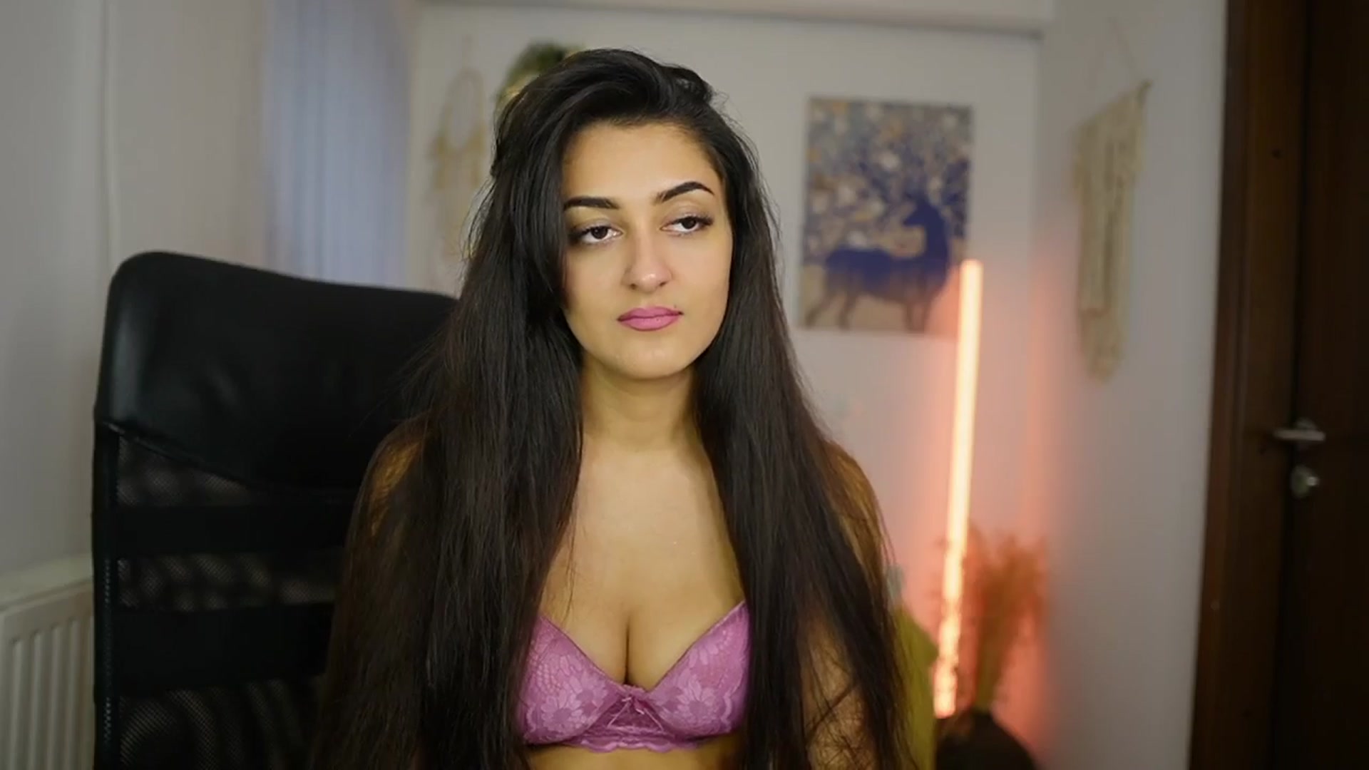 Gallery image thumbnail from Frida_Sante18's myfreecams stream on, 06/02/2024, 16:49 image 13 of 20