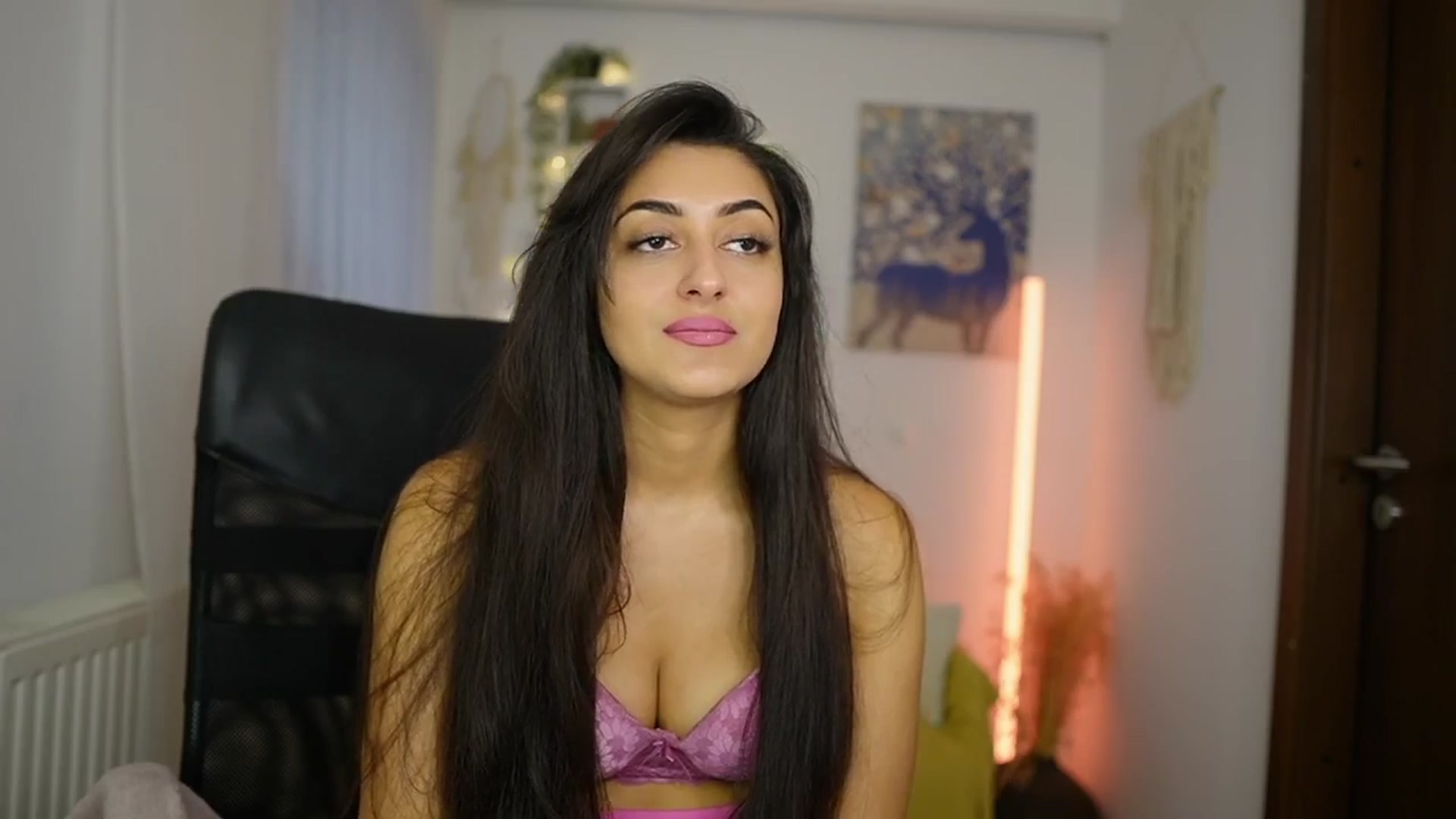 Gallery image thumbnail from Frida_Sante18's myfreecams stream on, 06/02/2024, 16:49 image 17 of 20
