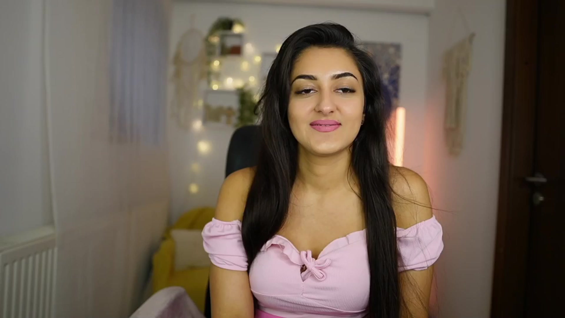 Gallery image thumbnail from Frida_Sante18's myfreecams stream on, 06/02/2024, 18:05 image 8 of 20