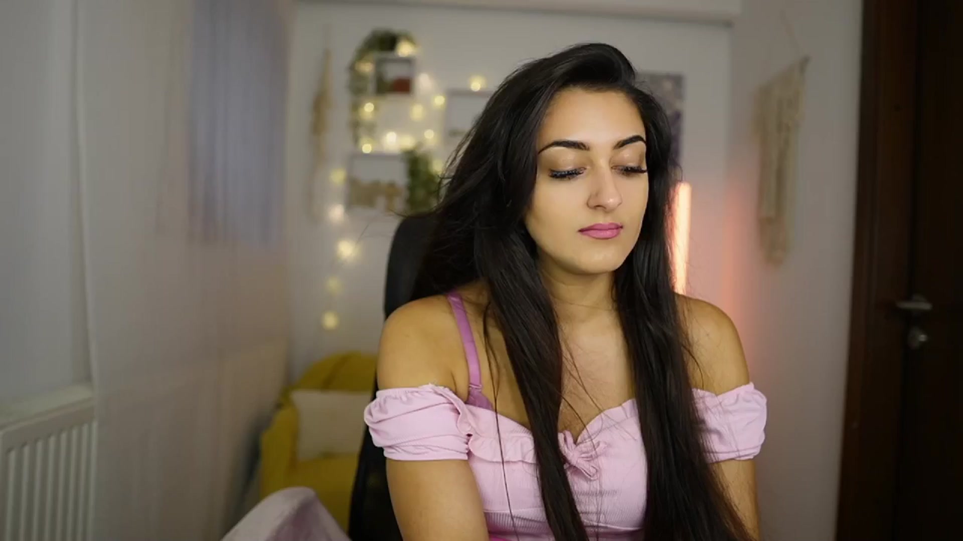 Gallery image thumbnail from Frida_Sante18's myfreecams stream on, 06/02/2024, 18:05 image 12 of 20