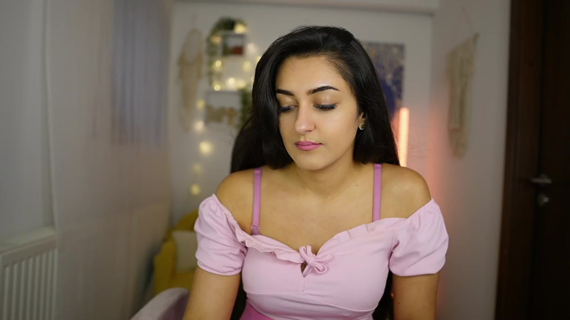 Gallery image thumbnail from Frida_Sante18's myfreecams stream on, 06/02/2024, 18:05 image 17 of 20