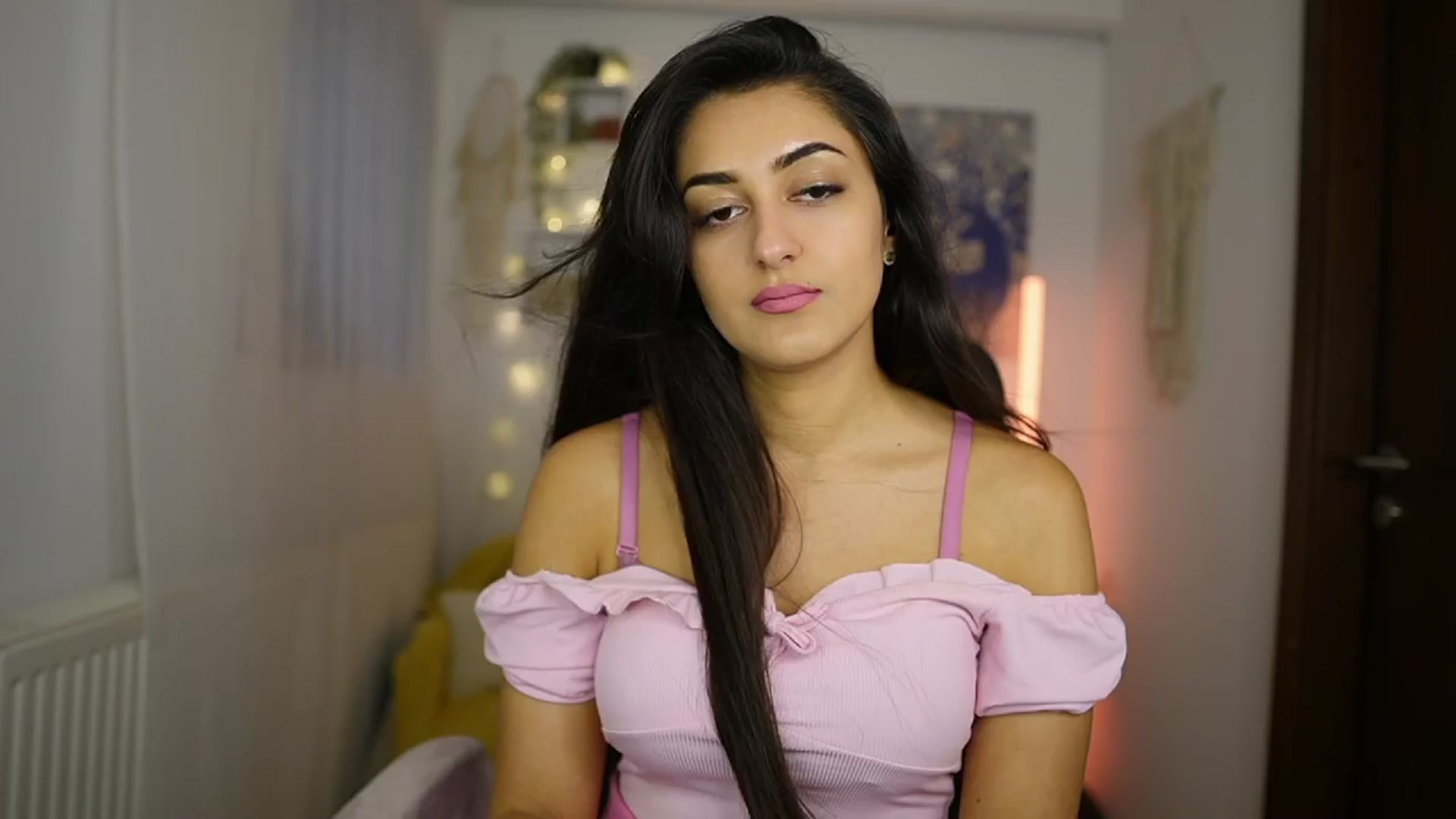 Gallery image thumbnail from Frida_Sante18's myfreecams stream on, 06/02/2024, 18:05 image 15 of 20