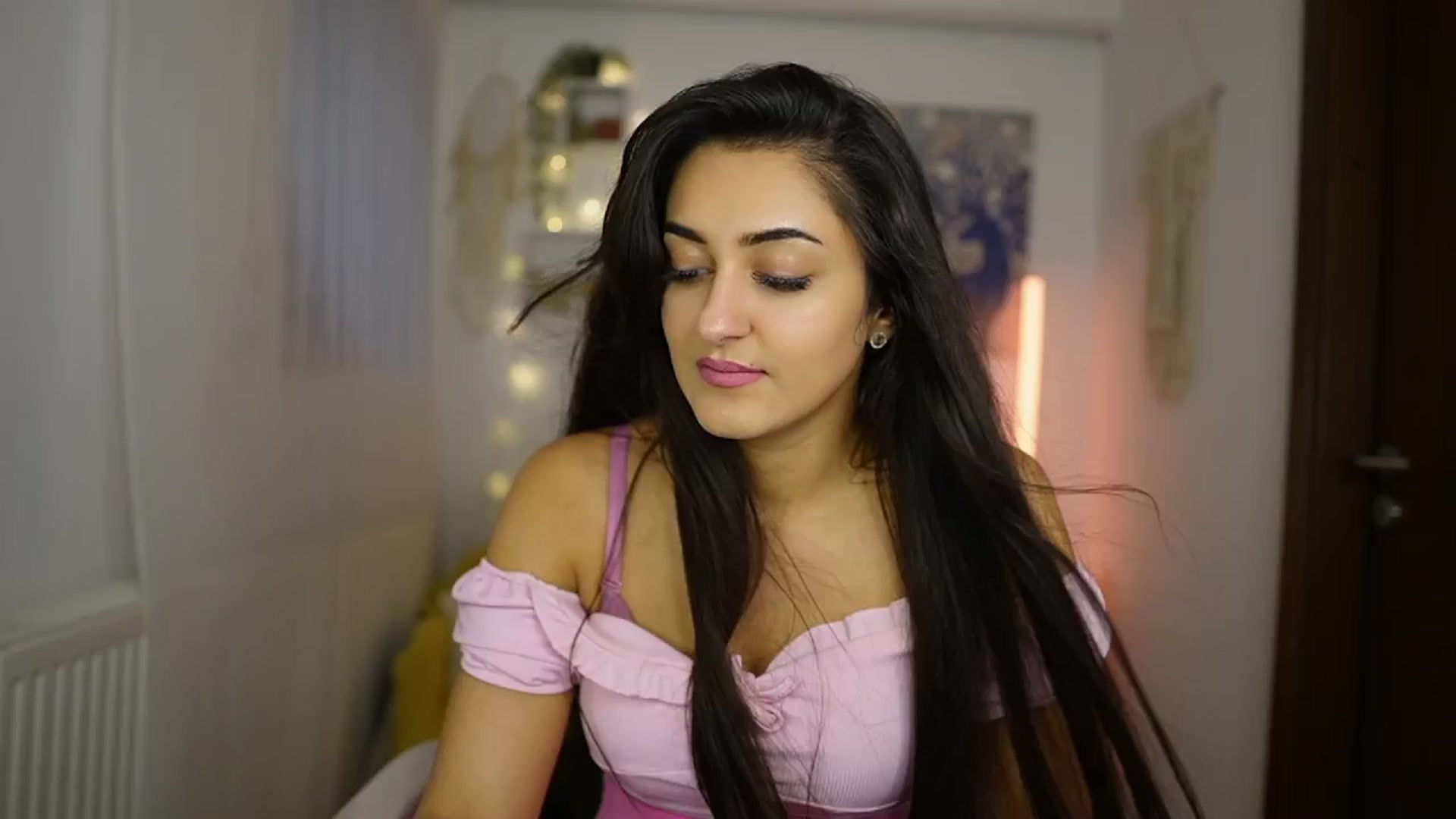Gallery image thumbnail from Frida_Sante18's myfreecams stream on, 06/02/2024, 18:05 image 11 of 20