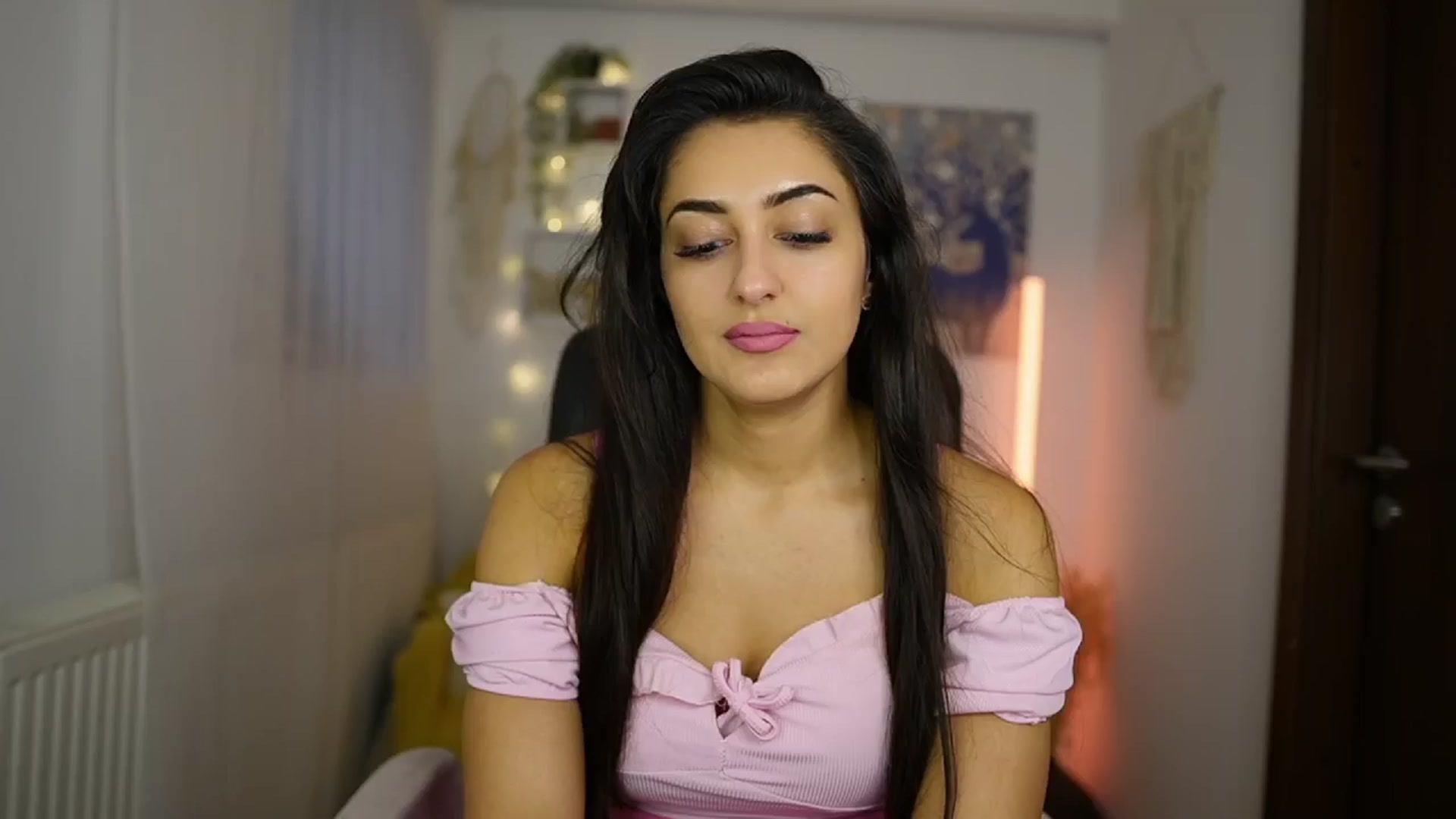 Gallery image thumbnail from Frida_Sante18's myfreecams stream on, 06/02/2024, 18:05 image 6 of 20