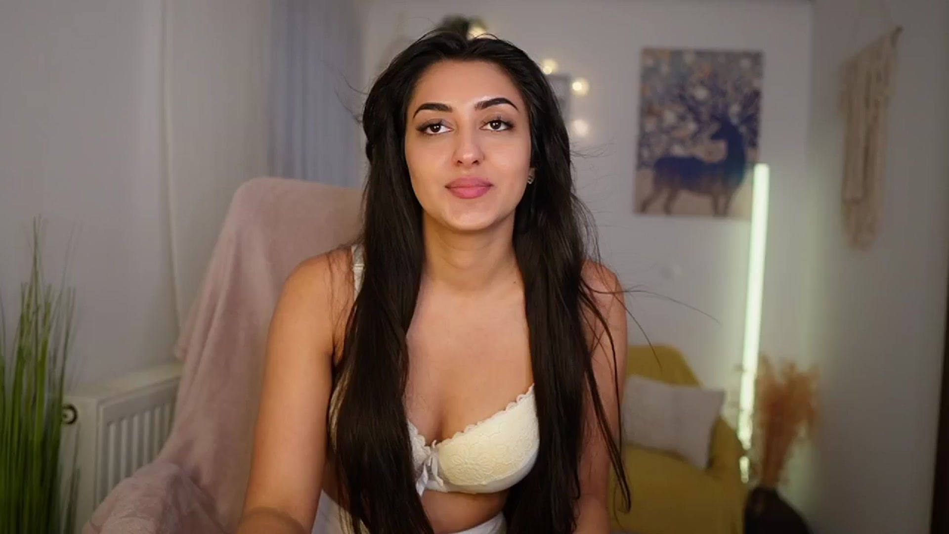 Gallery image thumbnail from Frida_Sante18's myfreecams stream on, 06/03/2024, 18:03 image 5 of 20