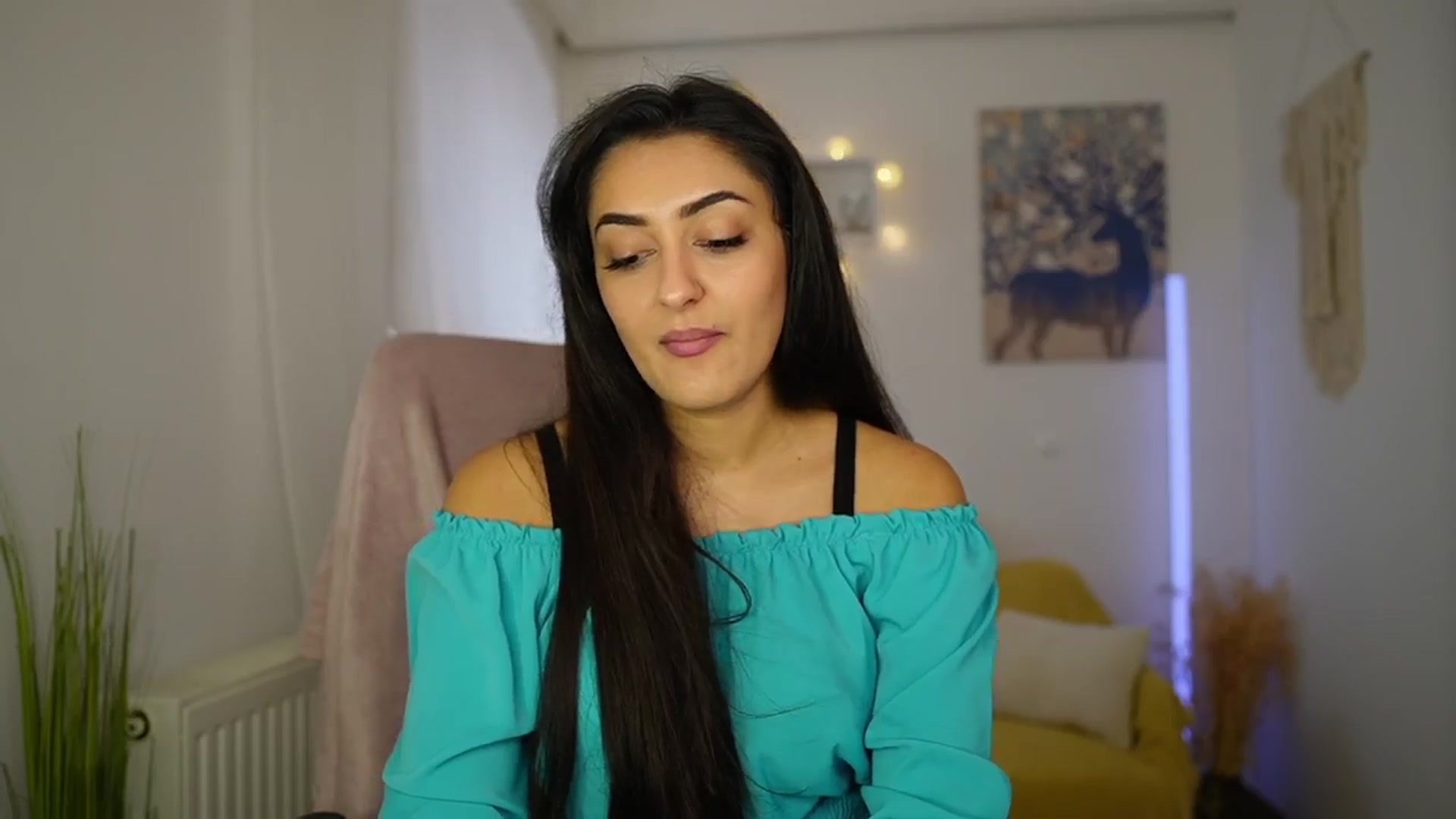 Gallery image thumbnail from Frida_Sante18's myfreecams stream on, 06/04/2024, 15:35 image 17 of 20