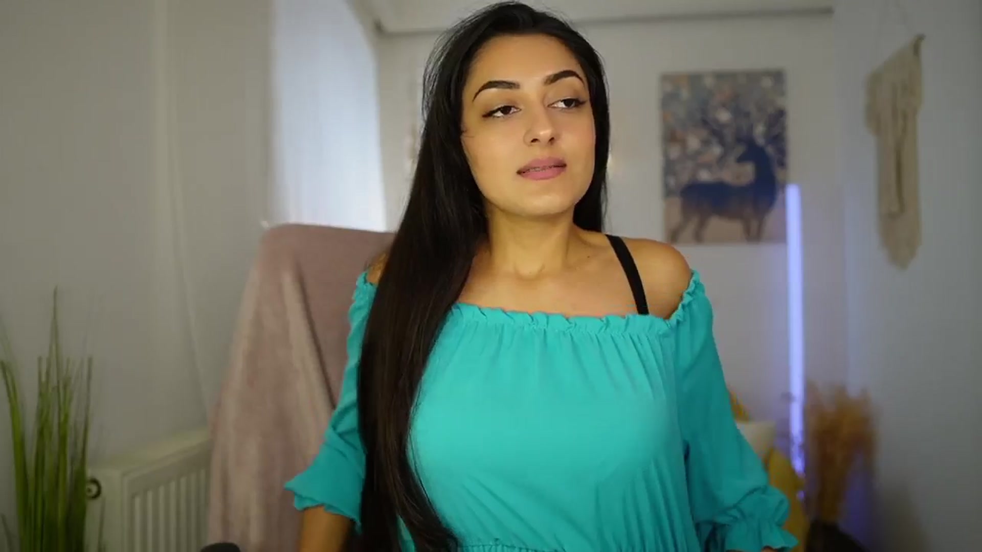 Gallery image thumbnail from Frida_Sante18's myfreecams stream on, 06/04/2024, 15:35 image 18 of 20