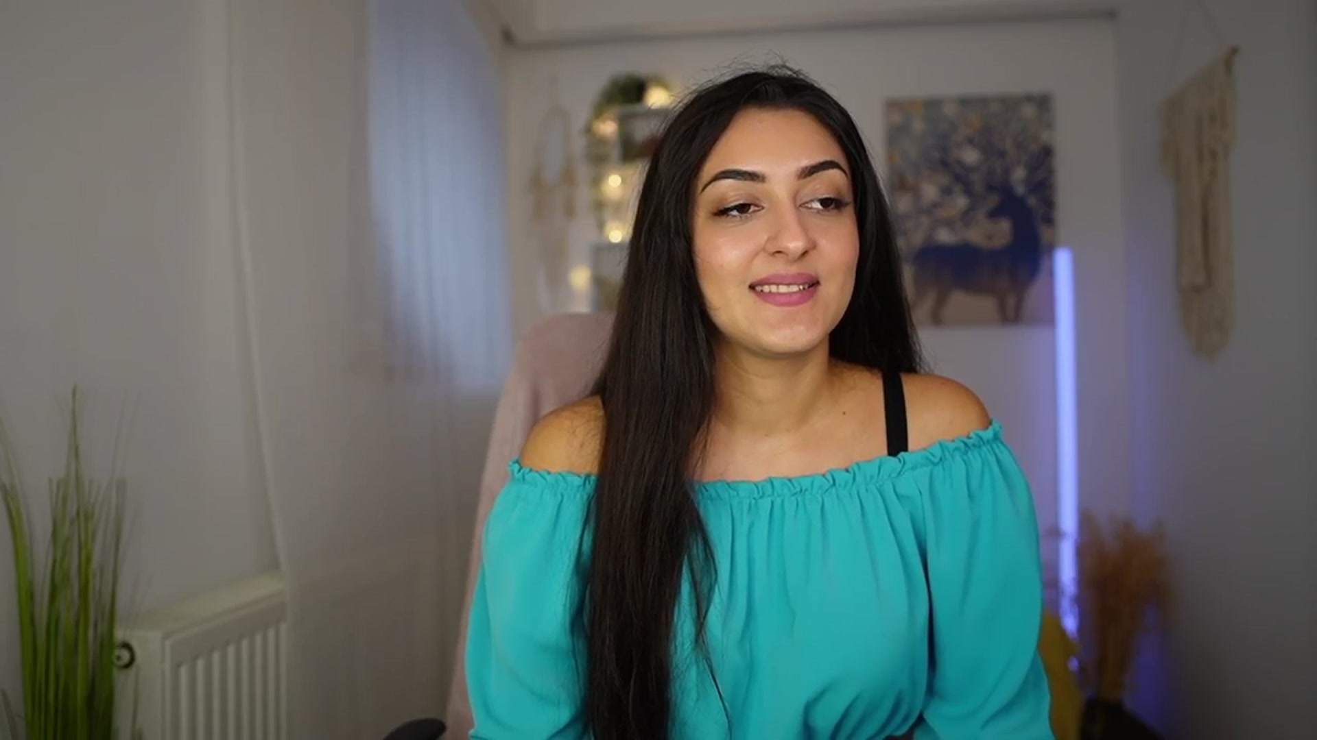 Gallery image thumbnail from Frida_Sante18's myfreecams stream on, 06/04/2024, 15:35 image 3 of 20