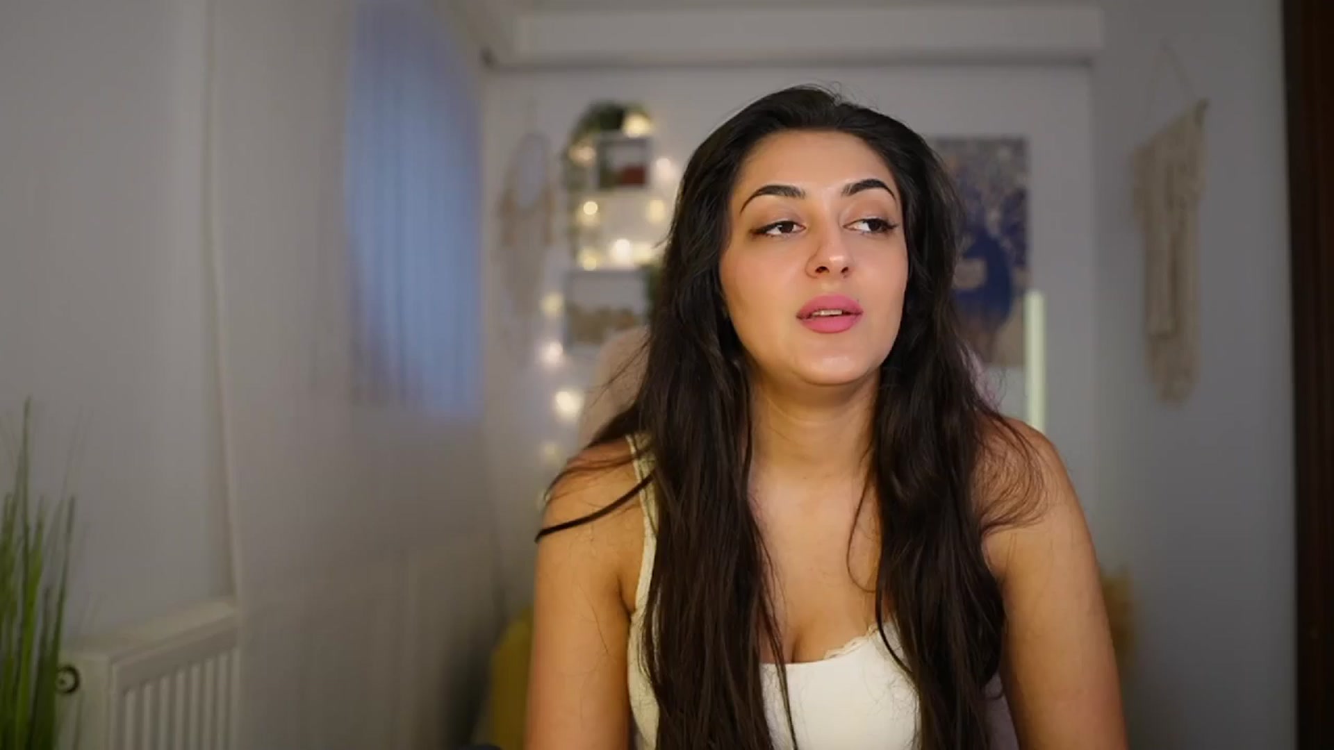 Gallery image thumbnail from Frida_Sante18's myfreecams stream on, 06/05/2024, 16:42 image 14 of 20