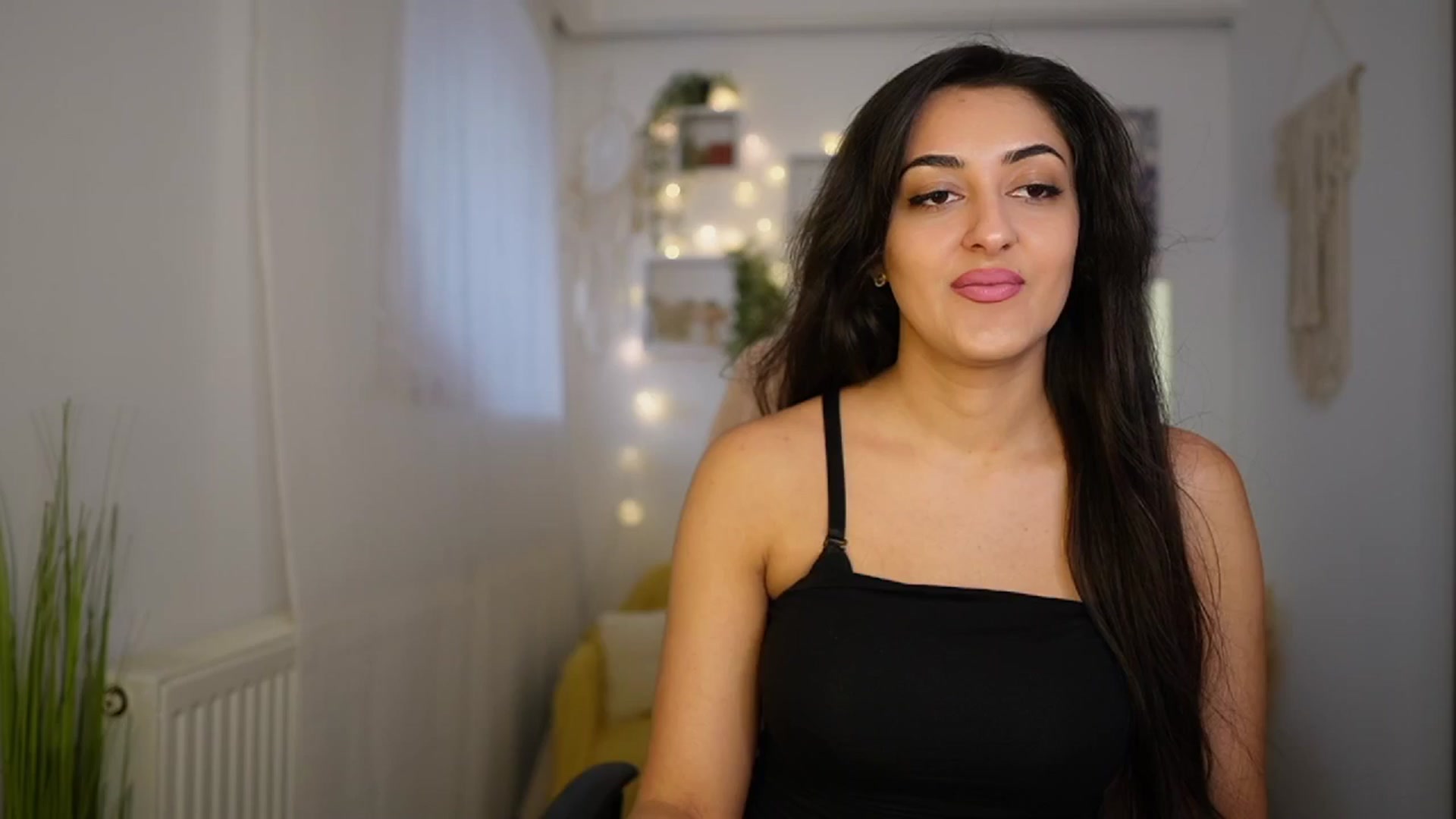 Gallery image thumbnail from Frida_Sante18's myfreecams stream on, 06/06/2024, 14:43 image 1 of 20