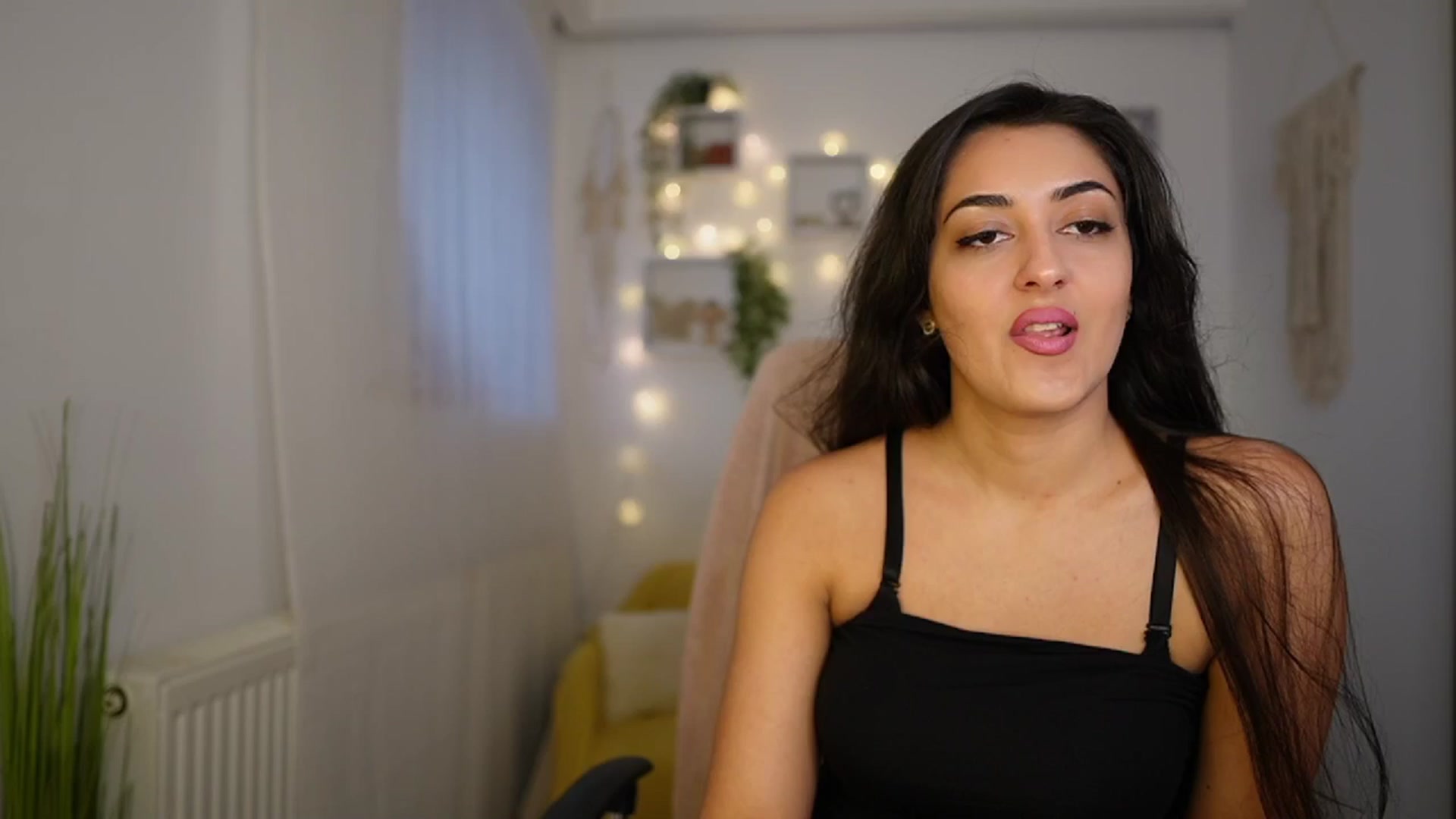 Gallery image thumbnail from Frida_Sante18's myfreecams stream on, 06/06/2024, 14:43 image 3 of 20