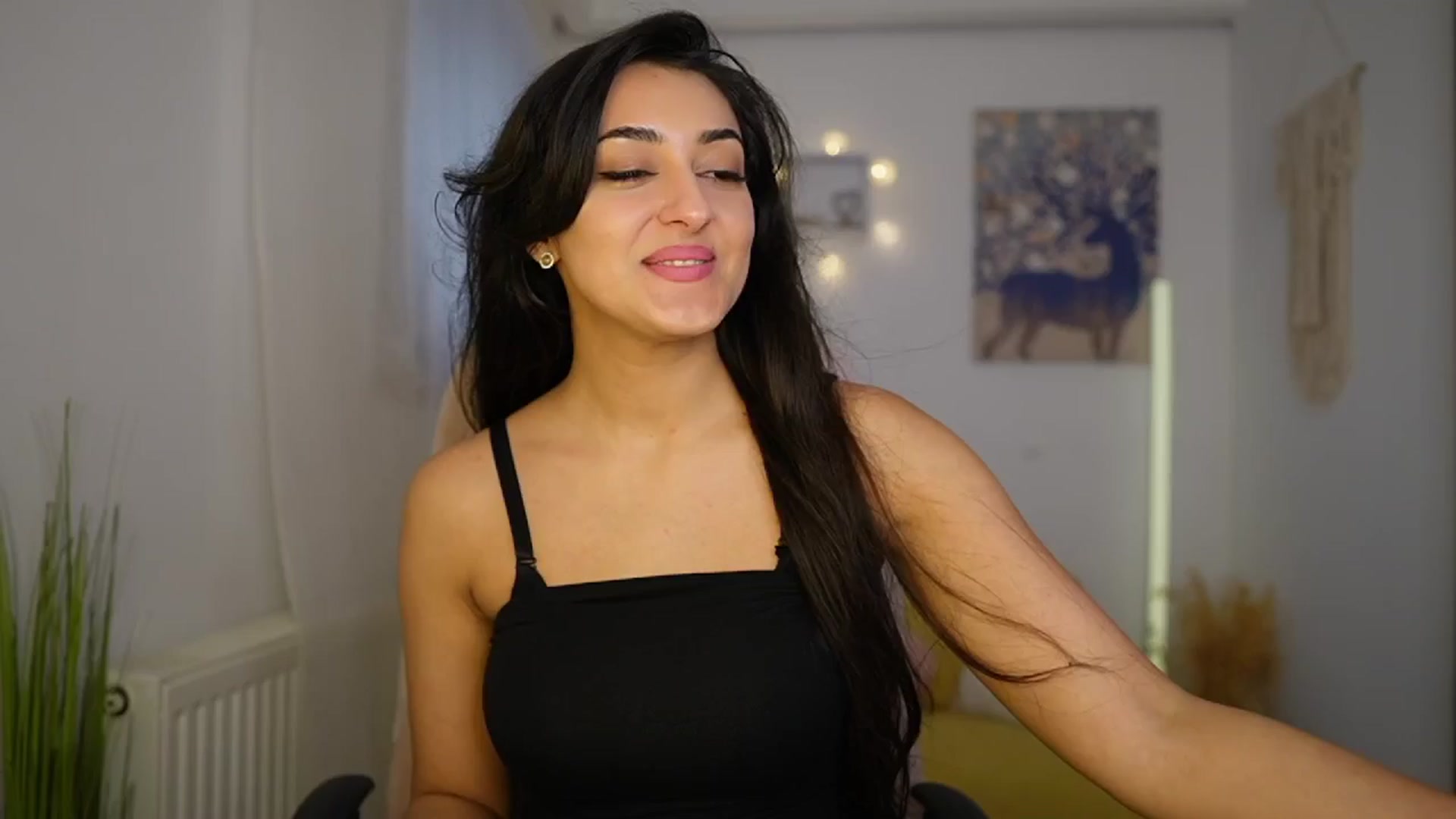 Gallery image thumbnail from Frida_Sante18's myfreecams stream on, 06/06/2024, 16:58 image 16 of 20