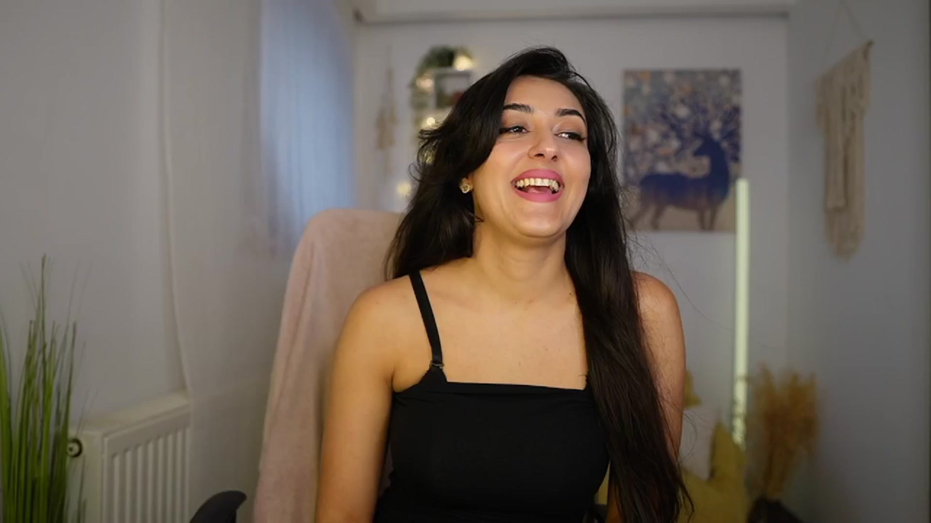 Gallery image thumbnail from Frida_Sante18's myfreecams stream on, 06/06/2024, 16:58 image 19 of 20