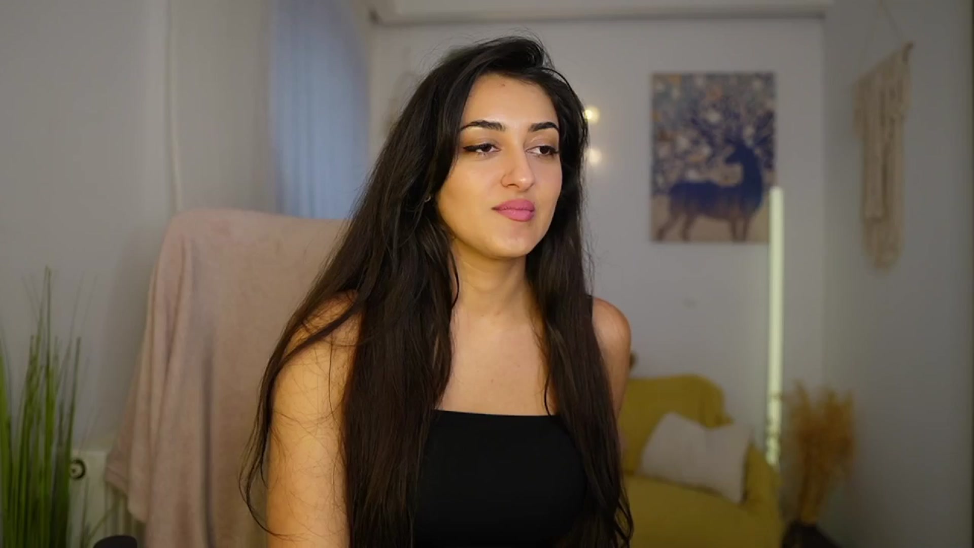 Gallery image thumbnail from Frida_Sante18's myfreecams stream on, 06/06/2024, 18:03 image 2 of 20