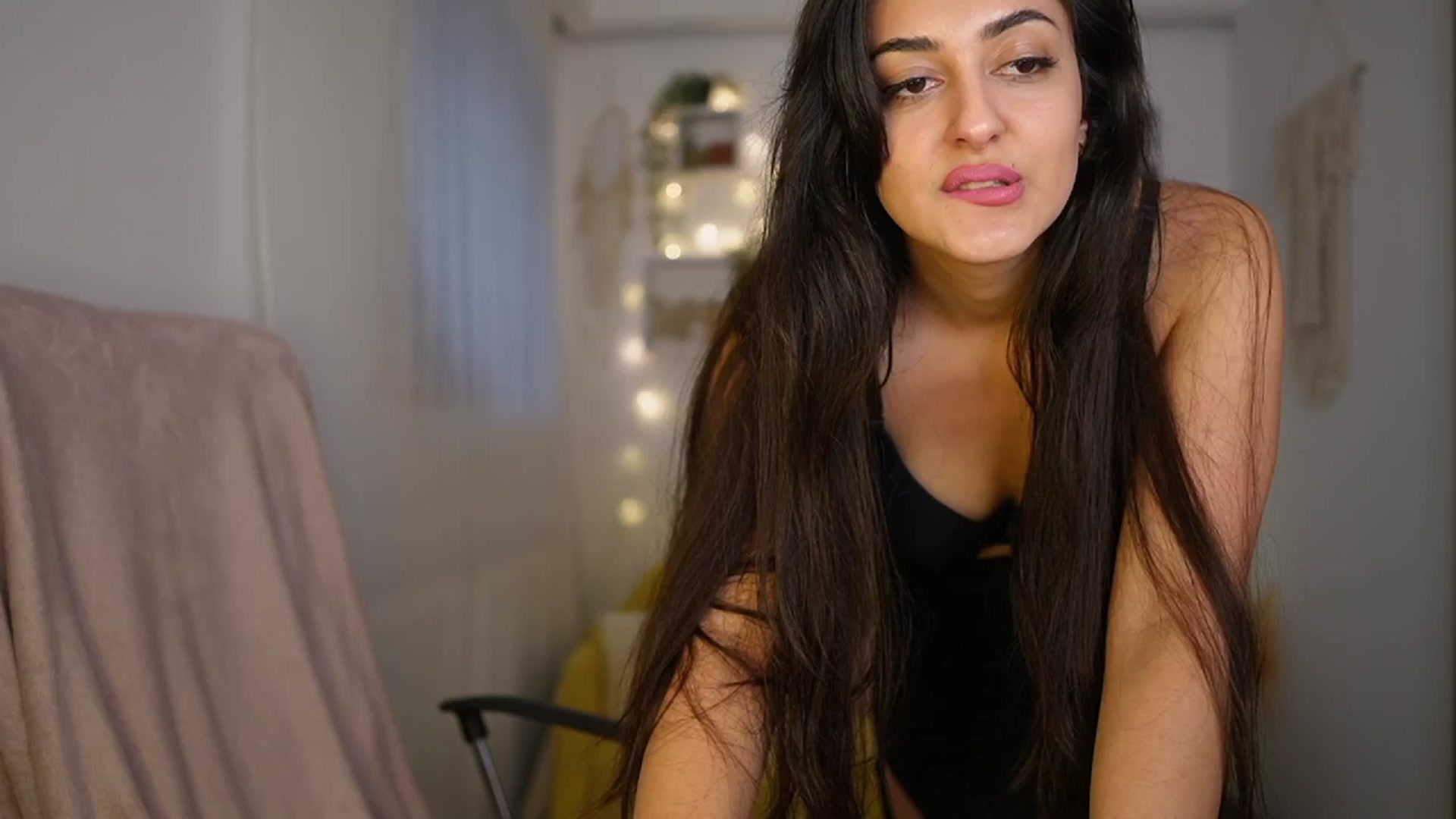 Gallery image thumbnail from Frida_Sante18's myfreecams stream on, 06/06/2024, 18:03 image 8 of 20